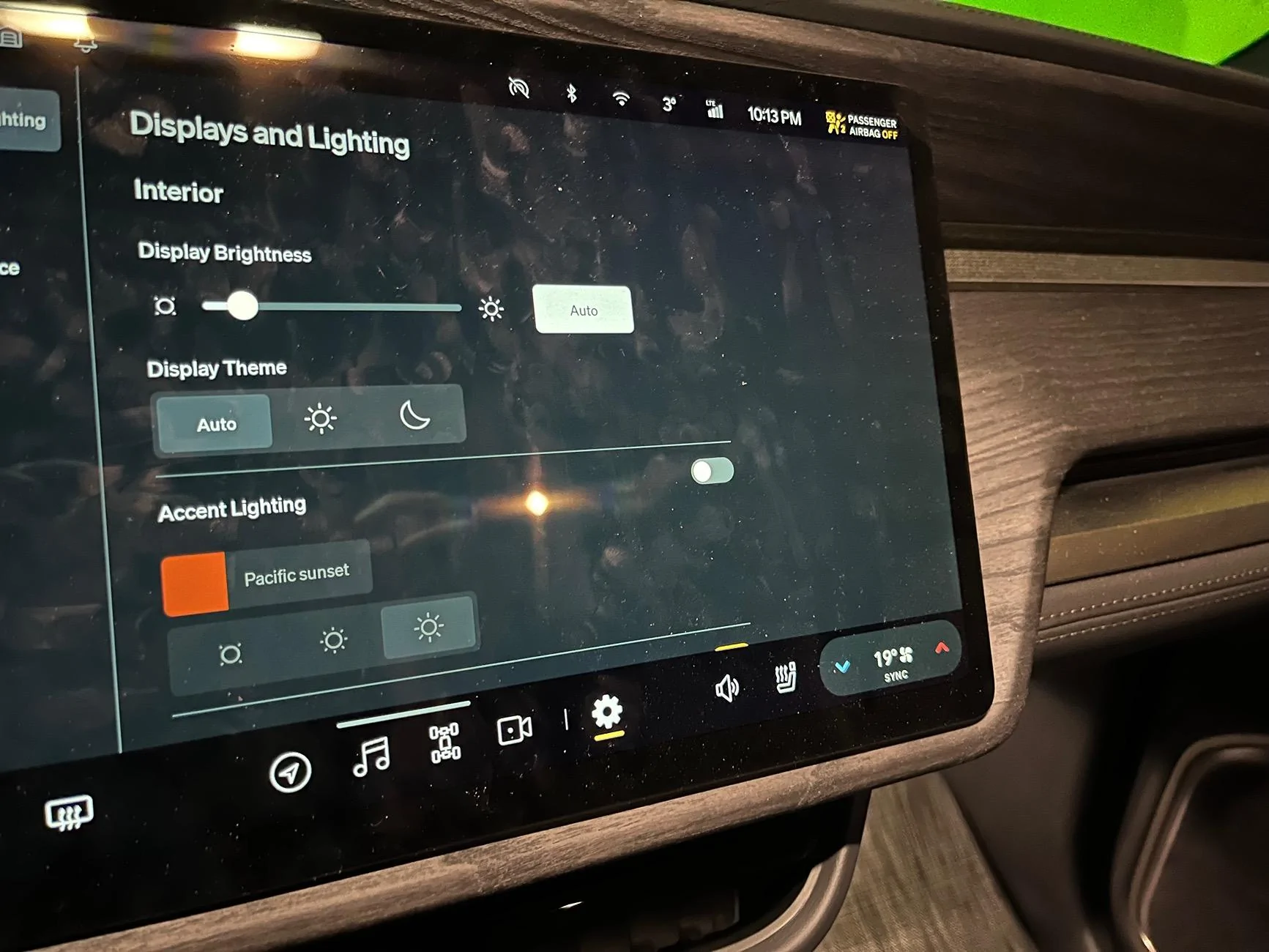 Rivian R1T R1S how to turn off interior accent lights when camping? 1736914680118-si