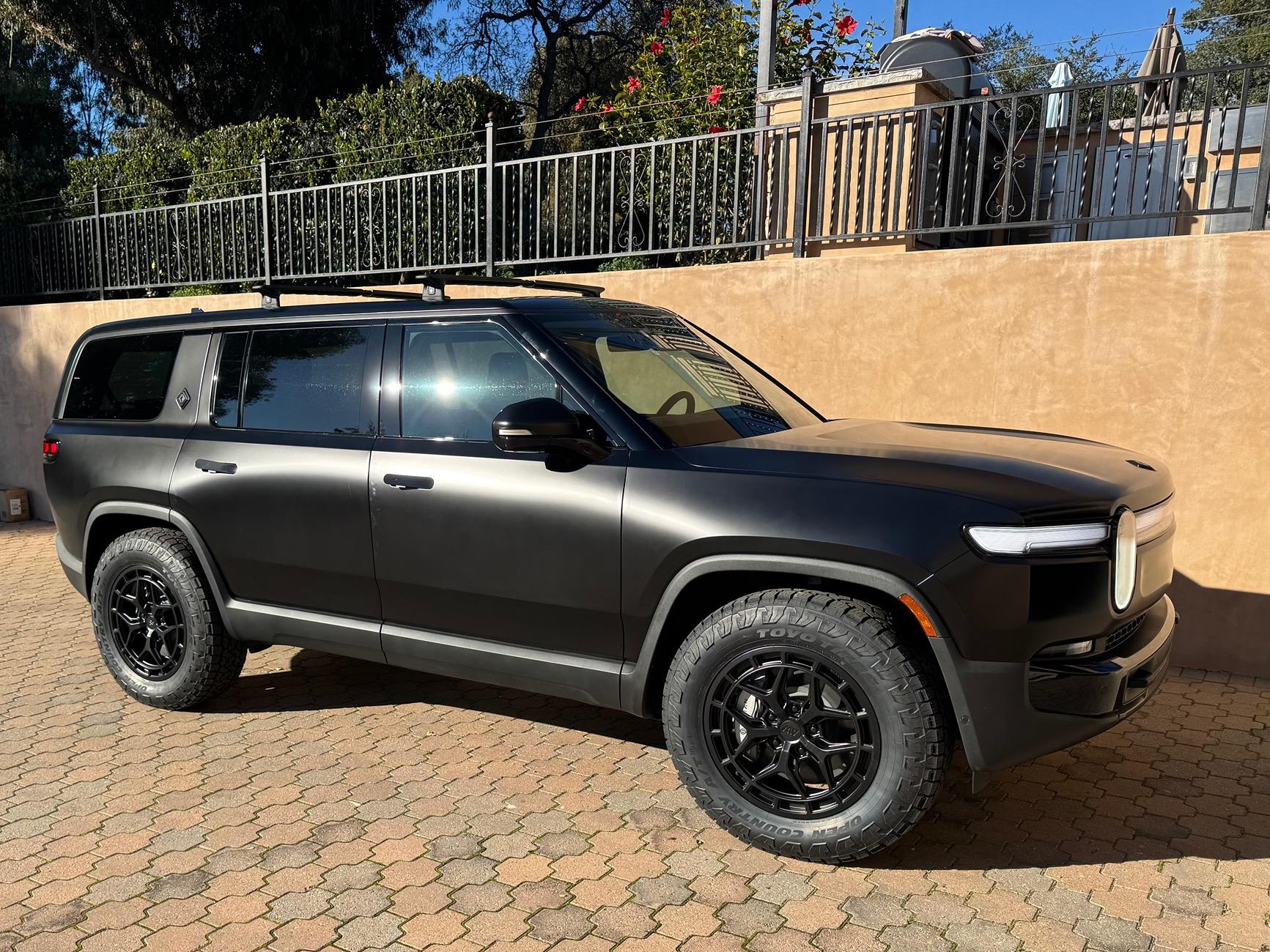 Rivian R1T R1S $370 - Open Country A/T III EV | 275/65R20 116H tires now available IMG_1718