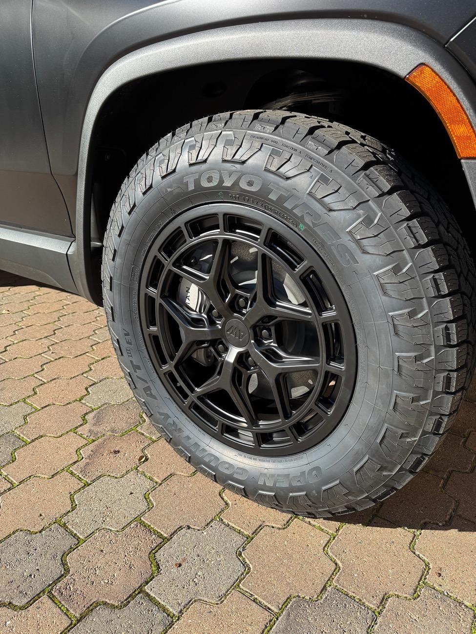 Rivian R1T R1S $370 - Open Country A/T III EV | 275/65R20 116H tires now available IMG_1719