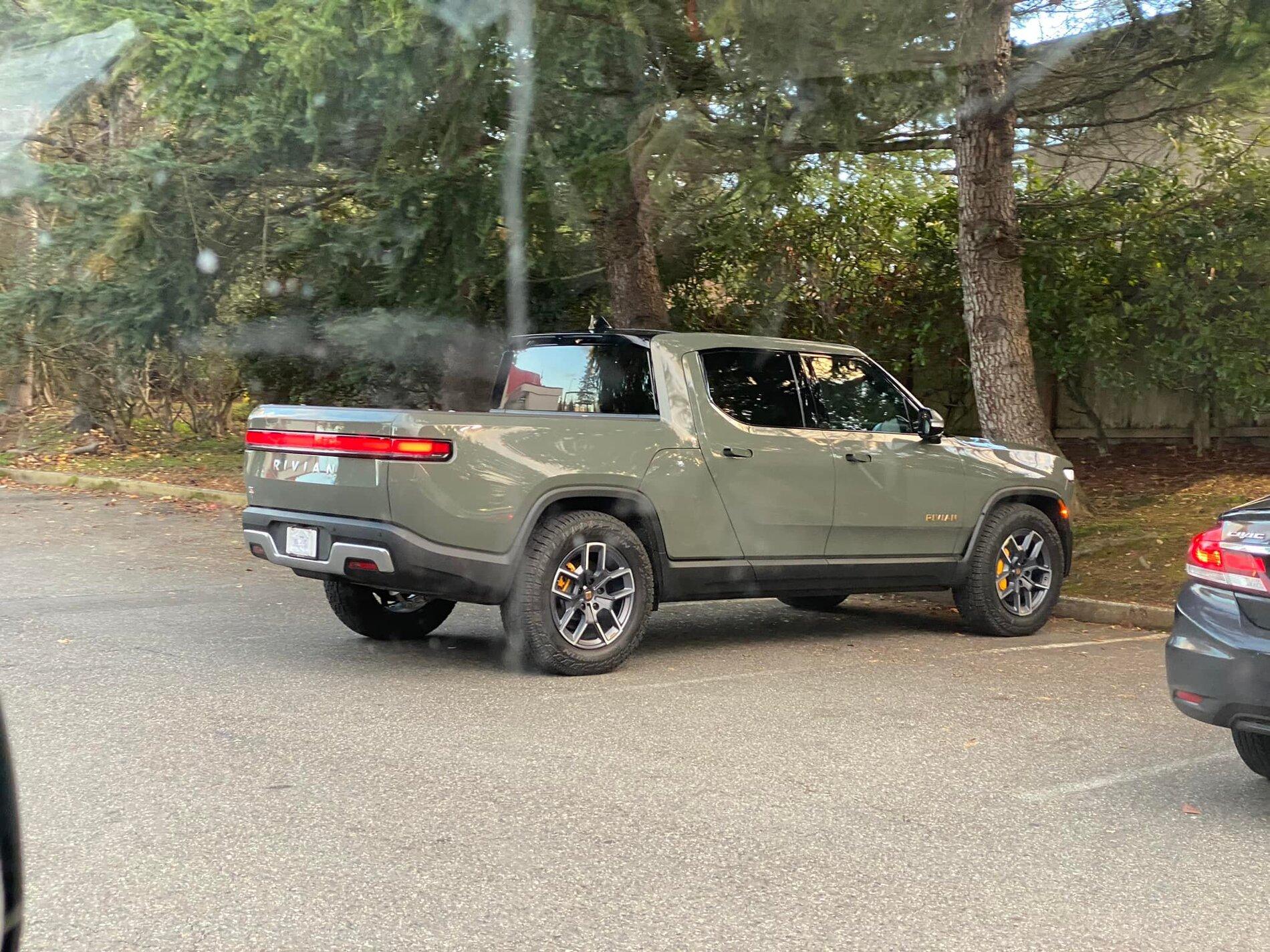 Rivian R1T R1S LAUNCH GREEN R1T Photos 260306955_10221160570787750_7636202185733319797_n