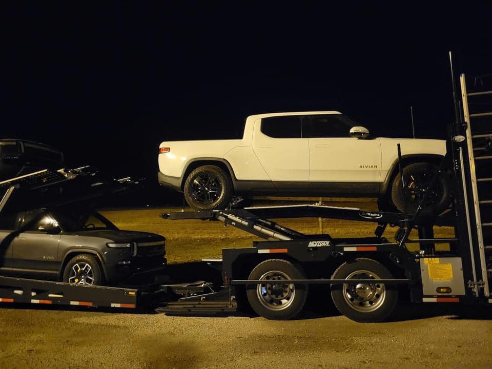 Rivian R1T R1S Many Launch Edition R1T spotted on transport! 260328285_4546834912080059_5763628161030463677_n