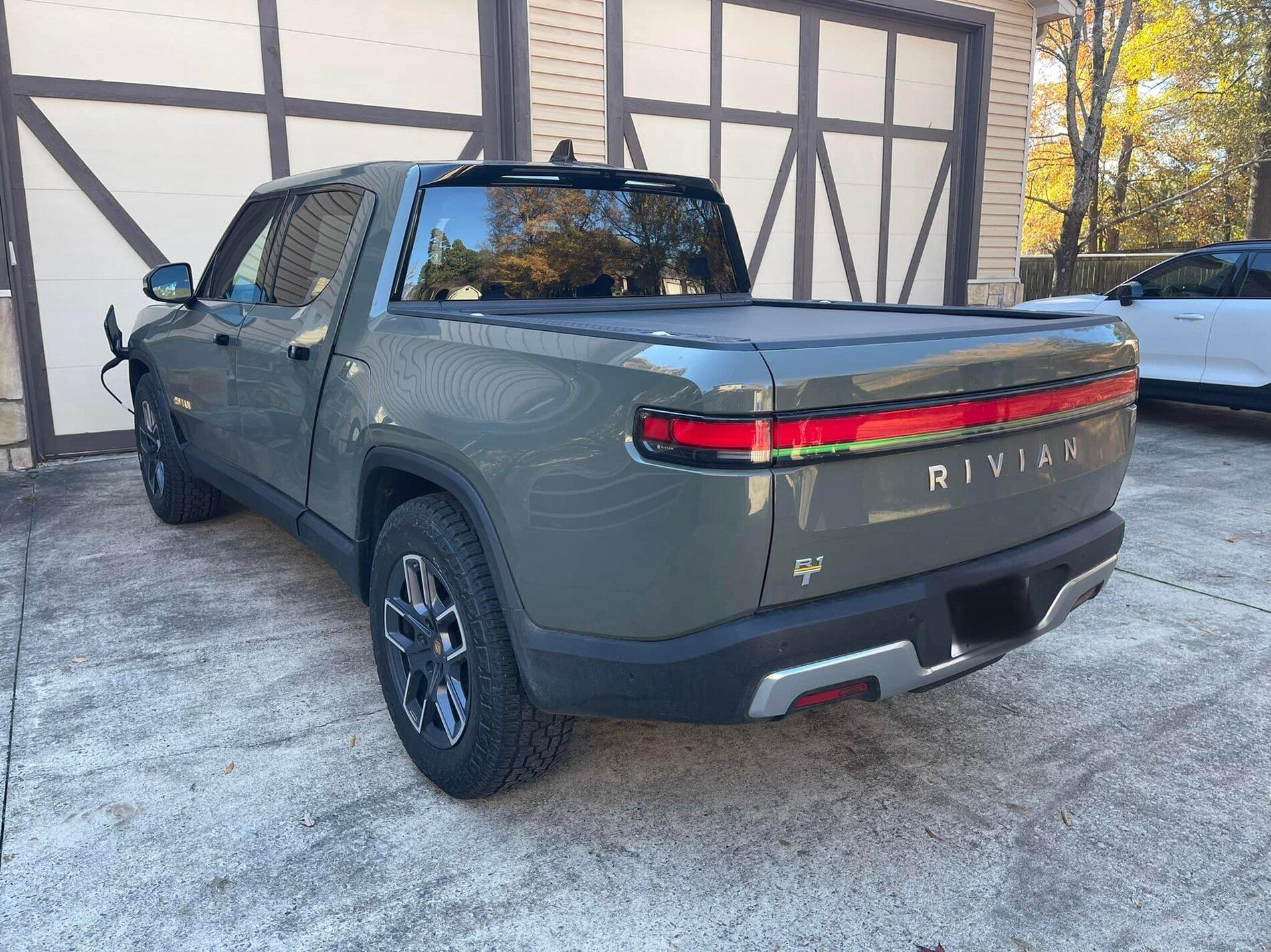 Rivian R1T R1S LAUNCH GREEN R1T Photos Launch Green R1T Rivian 1