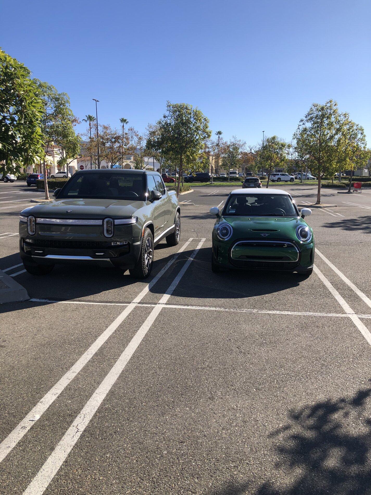 Rivian R1T R1S Practically The Same Size? BD80B07A-7D83-4B4E-A293-47D21A9D110E