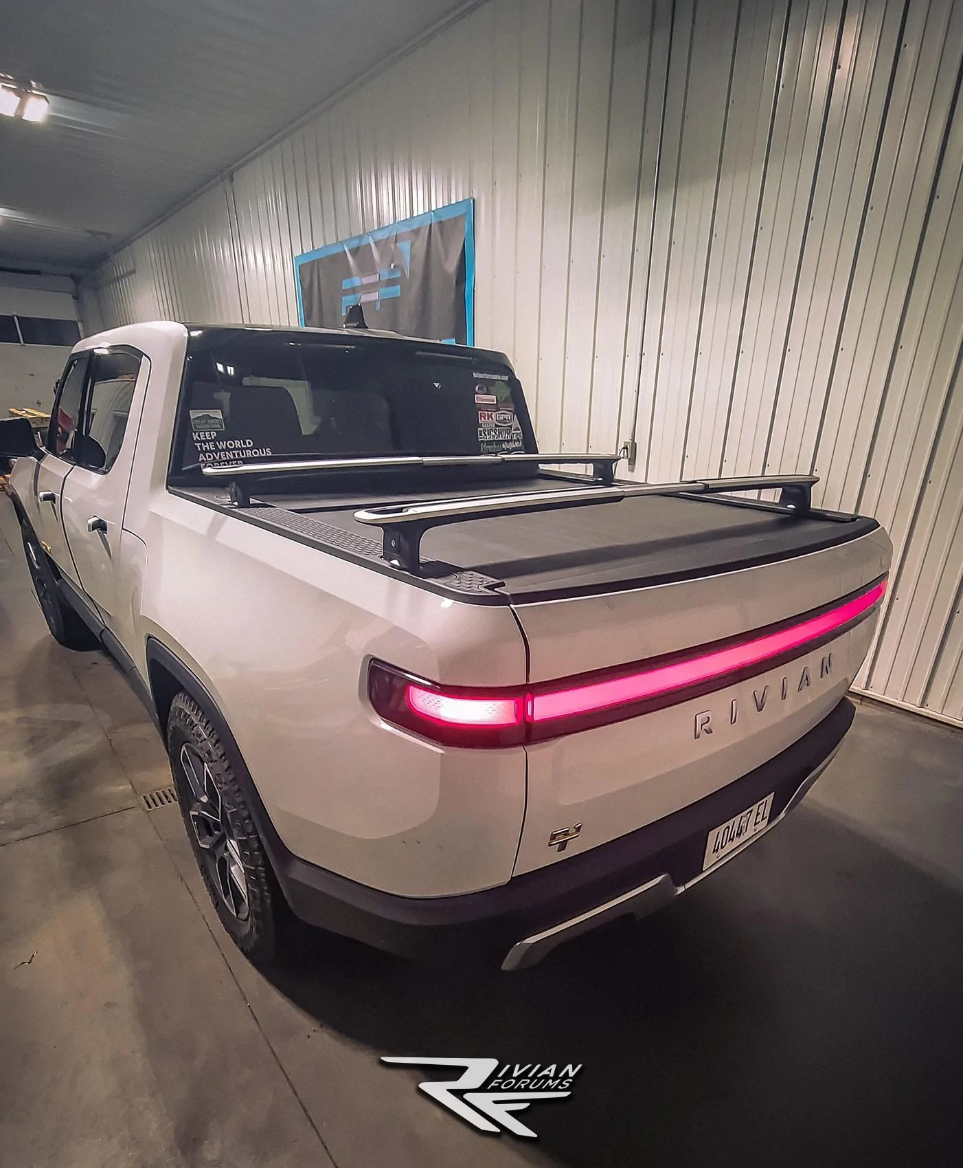 Rivian R1T R1S GLACIER WHITE R1T  Photos ed-tail-lights-and-charging-status-light-bar-4-jpg