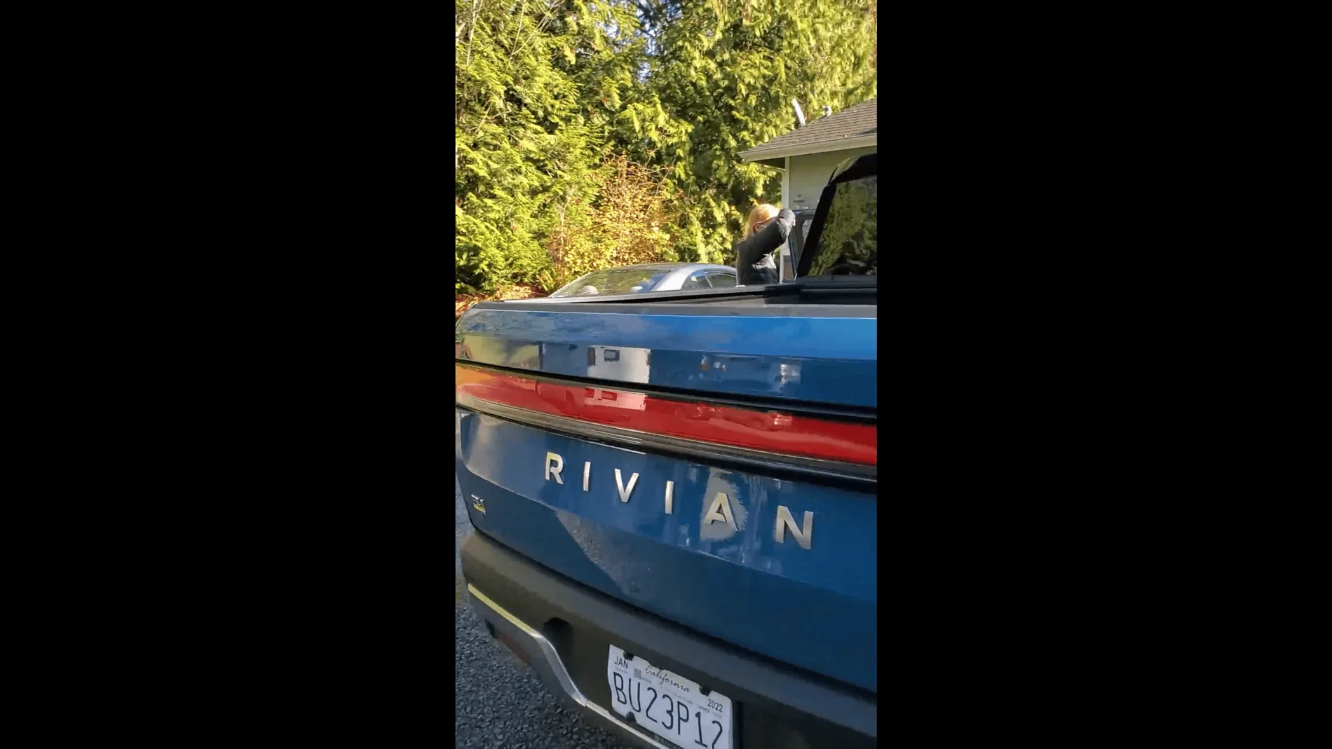 Rivian R1T R1S Real Rivian Photos & Videos 2021-12-01 (2)