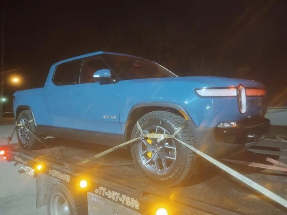 Rivian R1T R1S R1T being towed to fix wrong front brake caliper installation n0D_oFs-ZQ61V43WfwIa4UsqcrsikmtG6Q51GUkZX4M