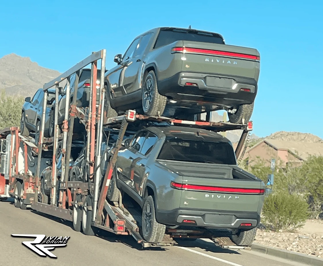 Rivian R1T R1S Many Launch Edition R1T spotted on transport! 1638471972171