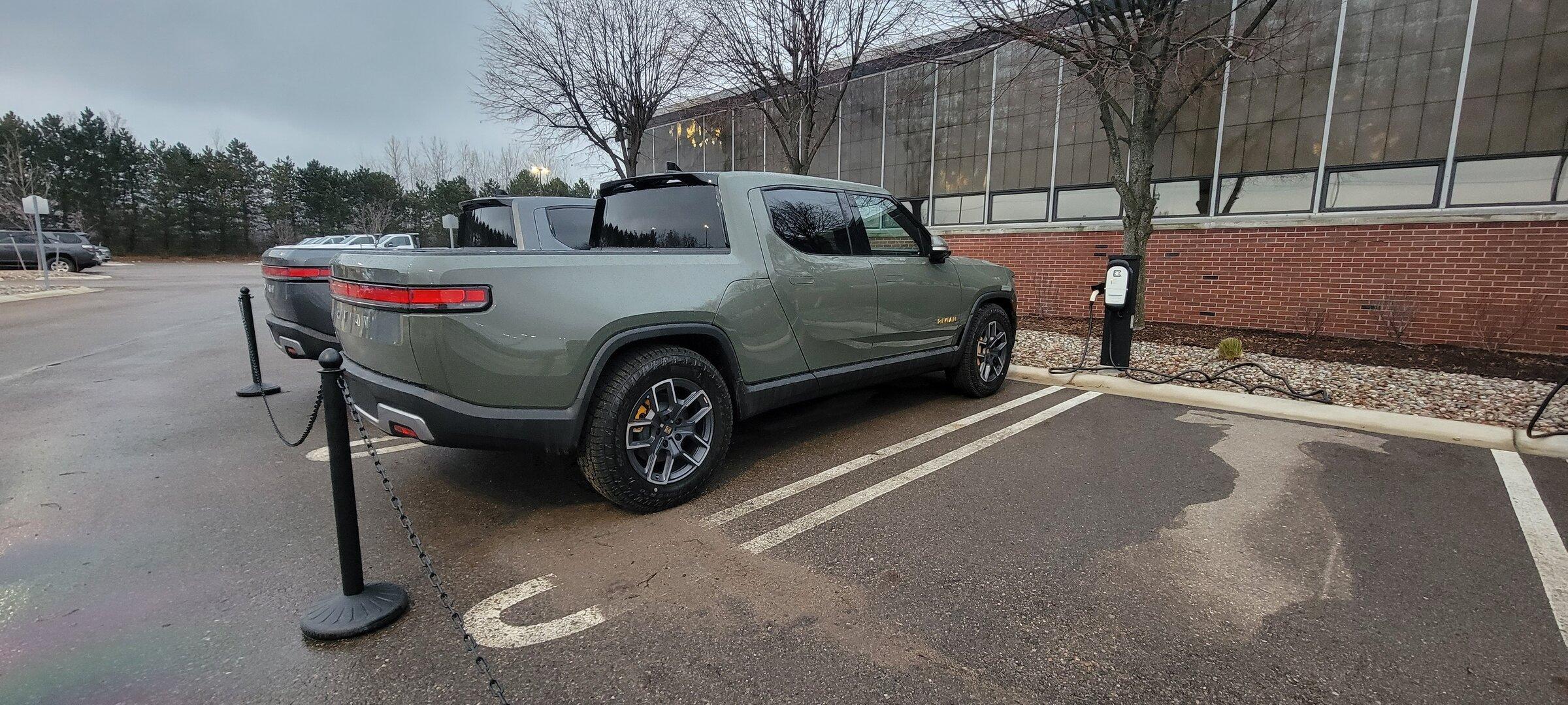 Rivian R1T R1S LAUNCH GREEN R1T Photos 20211203_164912