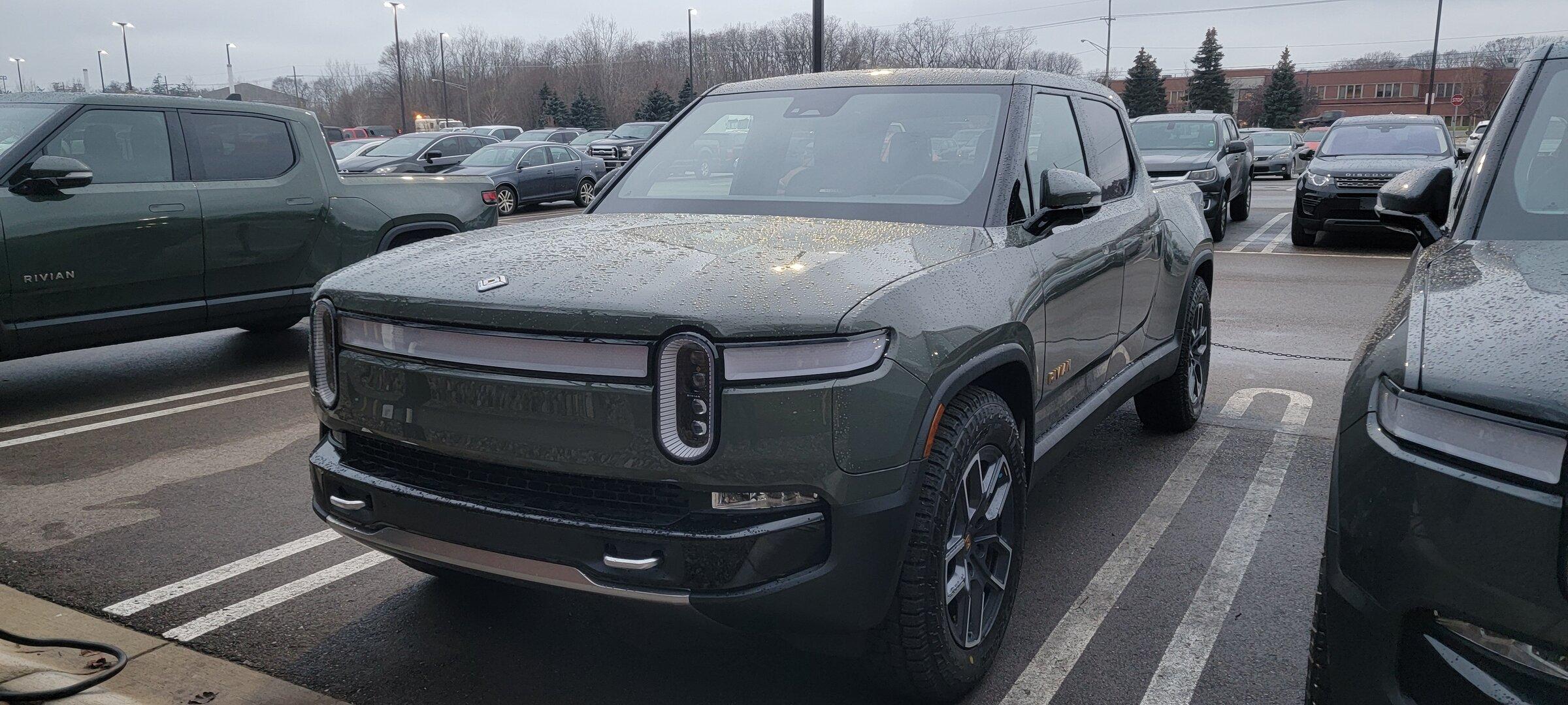Rivian R1T R1S LAUNCH GREEN R1T Photos 20211203_165029