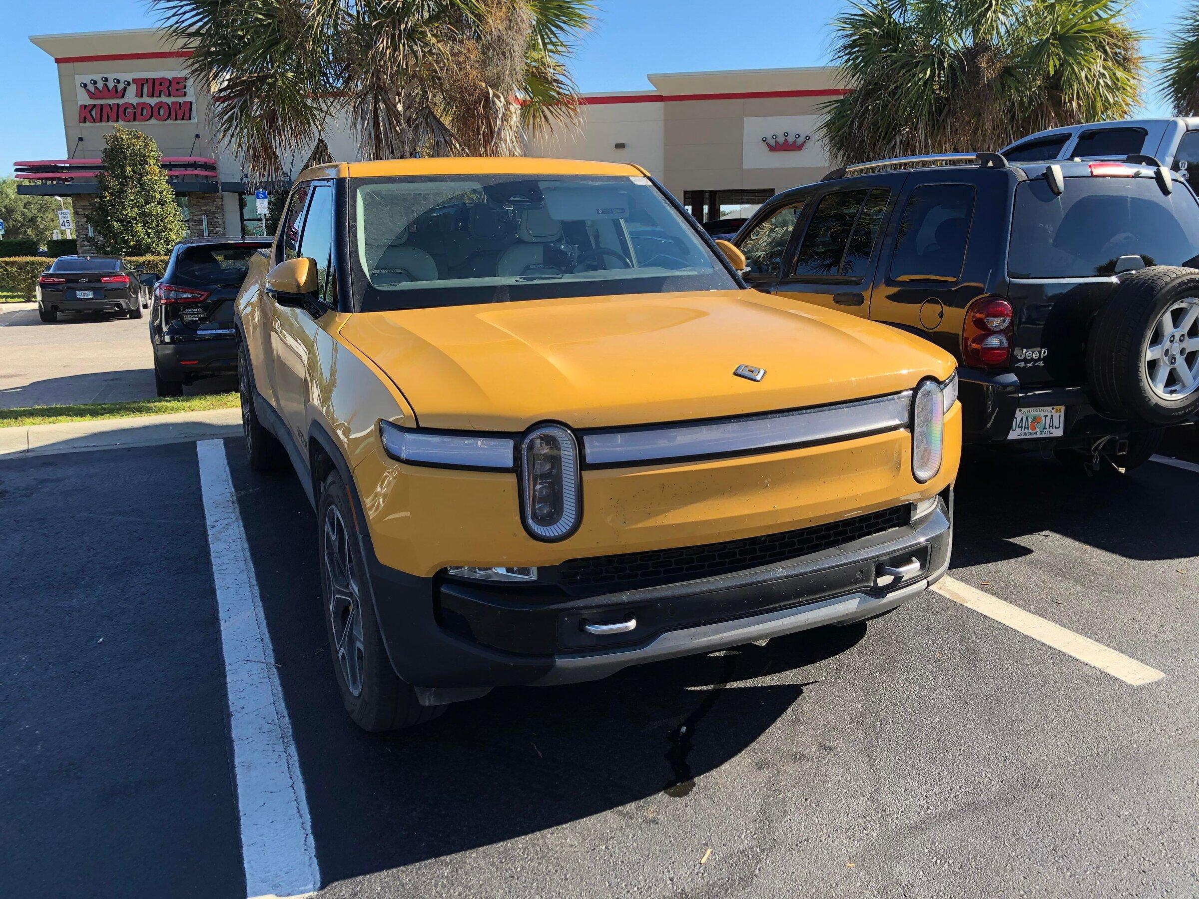 Rivian R1T R1S COMPASS YELLOW R1T Photos as01f0de0k381