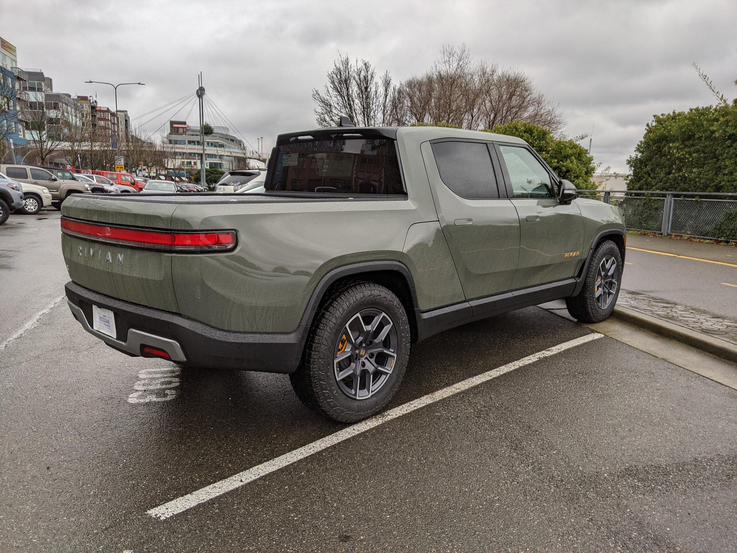 Rivian R1T R1S LAUNCH GREEN R1T Photos 67r0ln63yk381