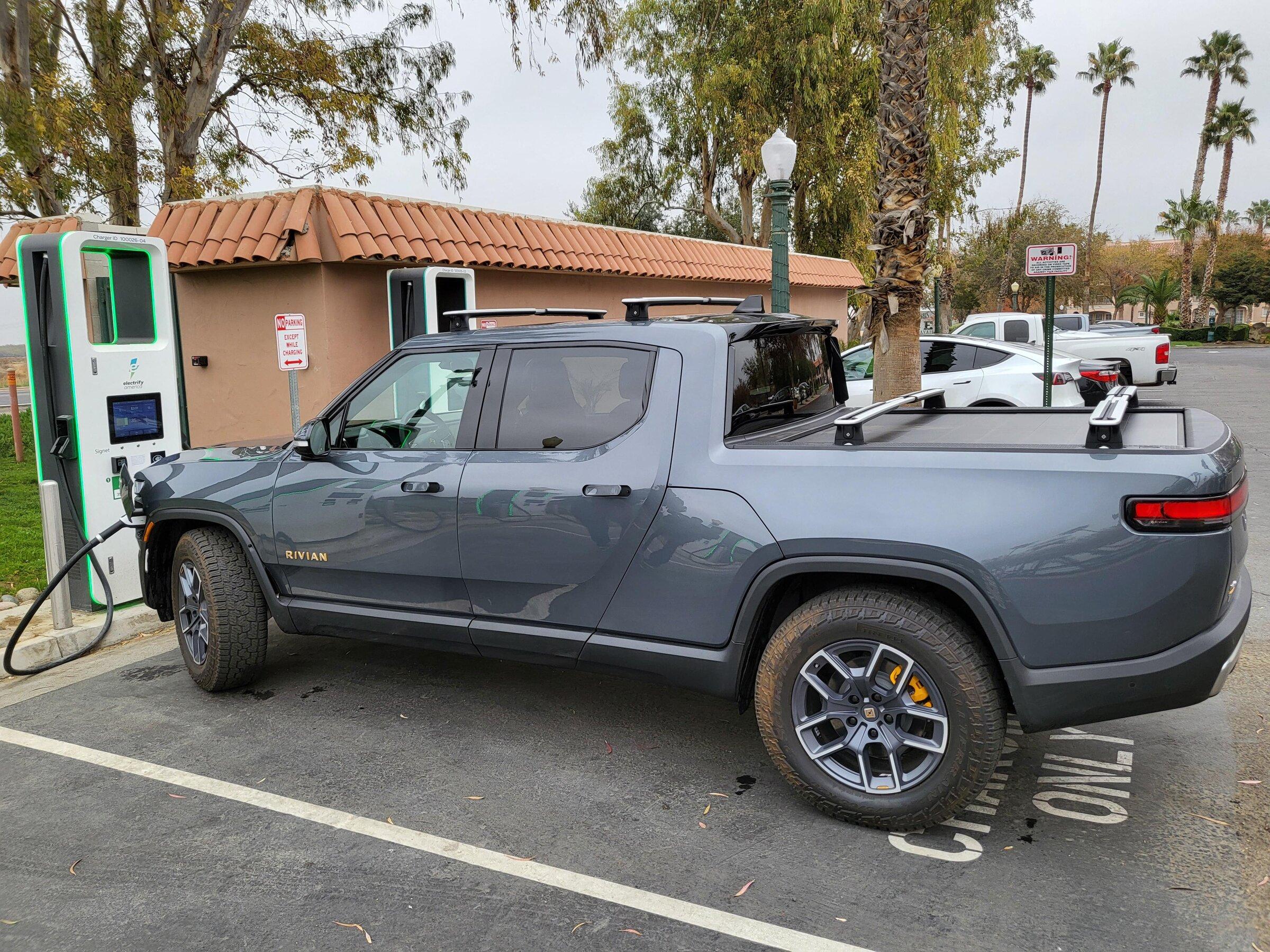 Rivian R1T R1S El CAP GRANITE Rivian Photos vhw2ehlhys381