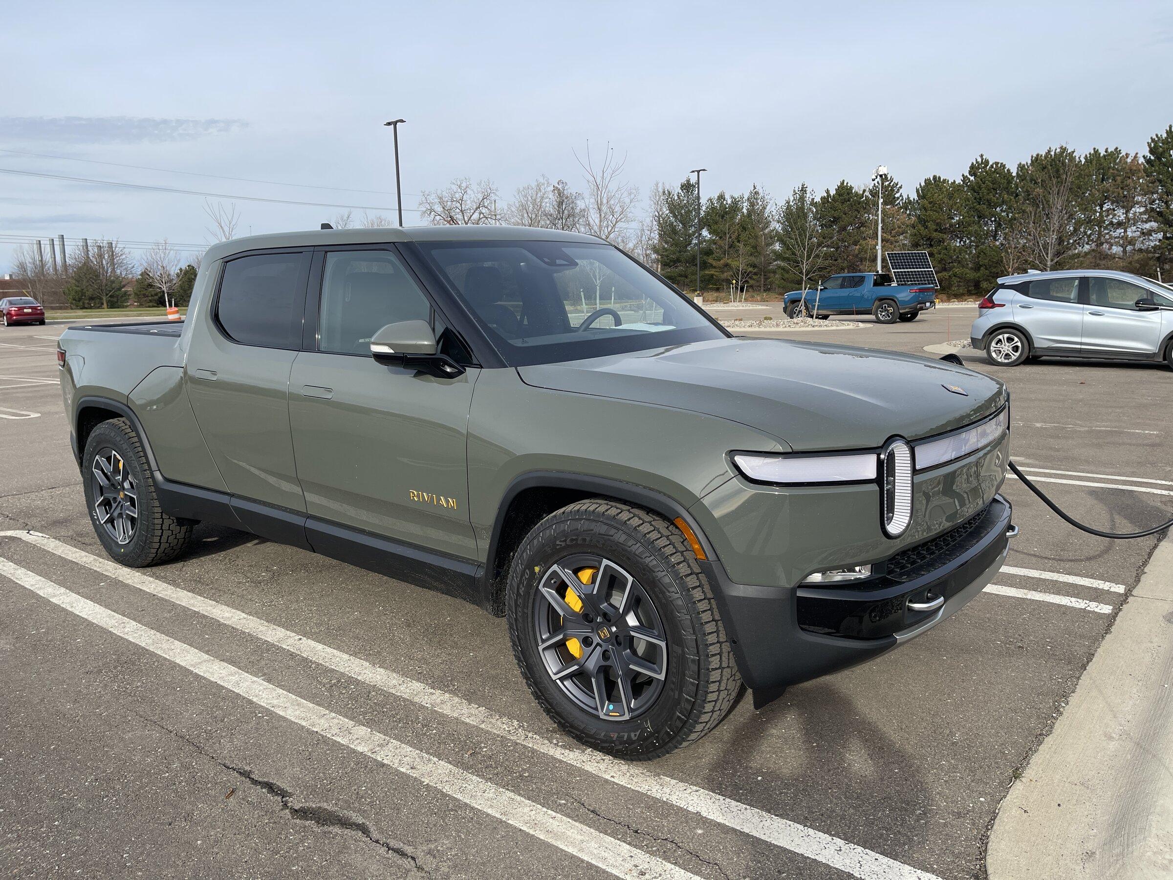 Rivian R1T R1S Finally saw an R1T -  first impressions 20211205_163503456_iOS