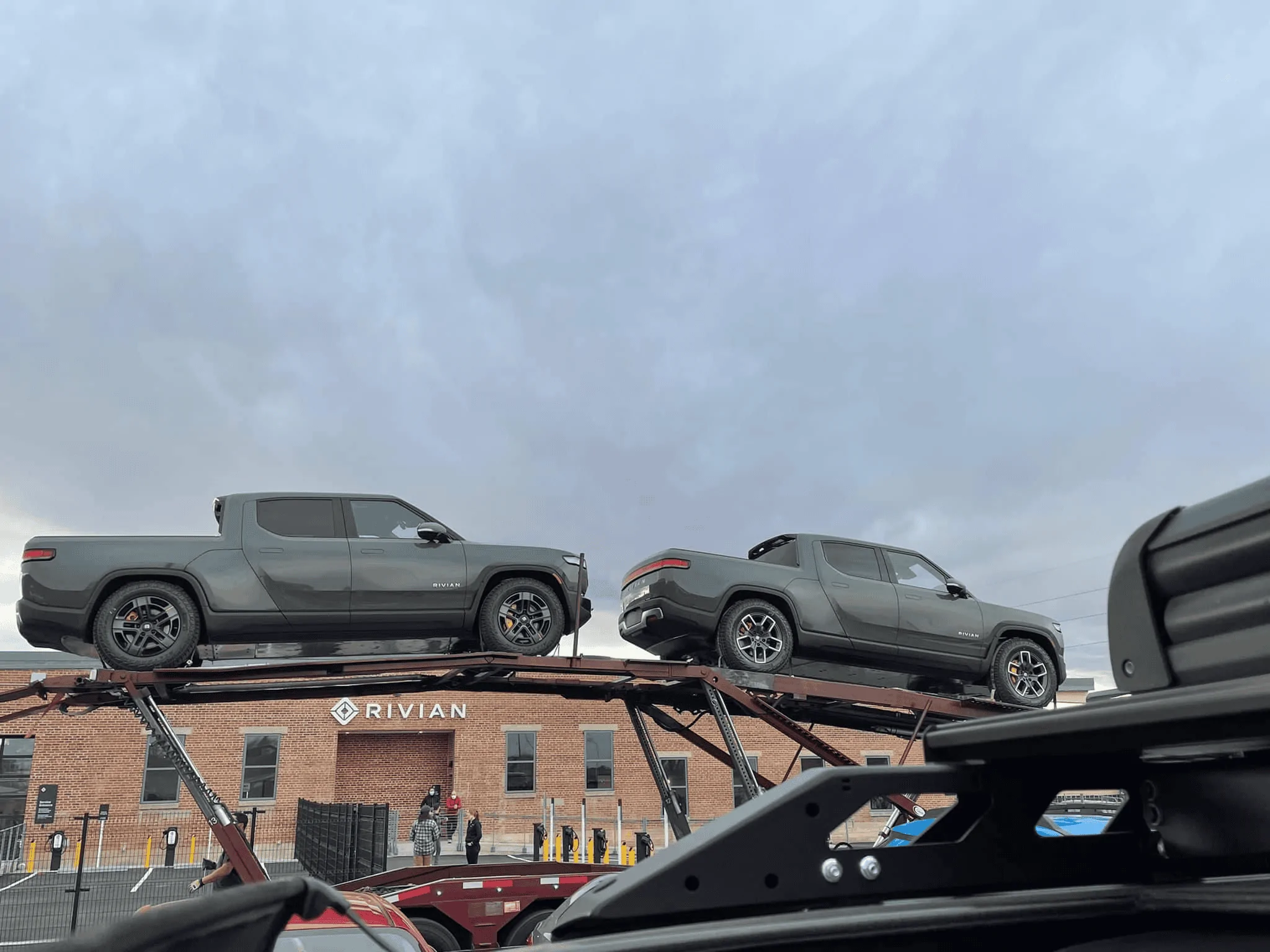 Rivian R1T R1S Real Rivian Photos & Videos 1639009485161
