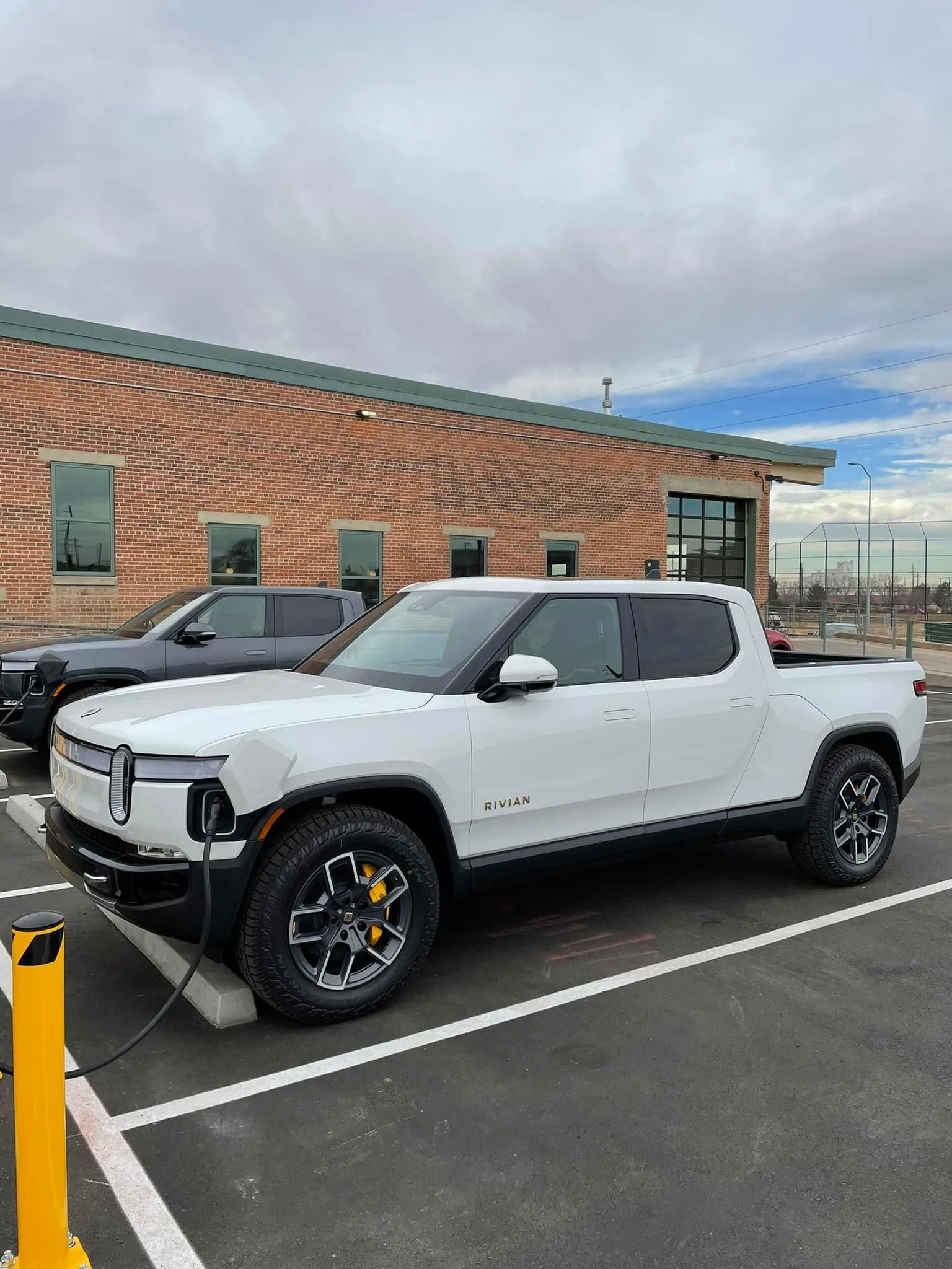 Rivian R1T R1S GLACIER WHITE R1T  Photos 264871288_10159560497051877_3859948958070466466_n