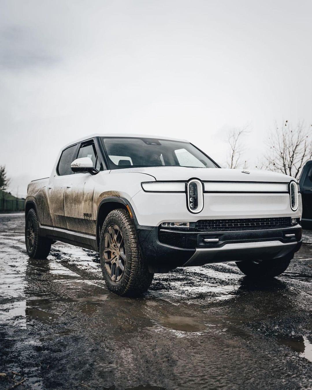 Rivian R1T R1S GLACIER WHITE R1T  Photos 264404747_670332654414788_2303007127851887533_n