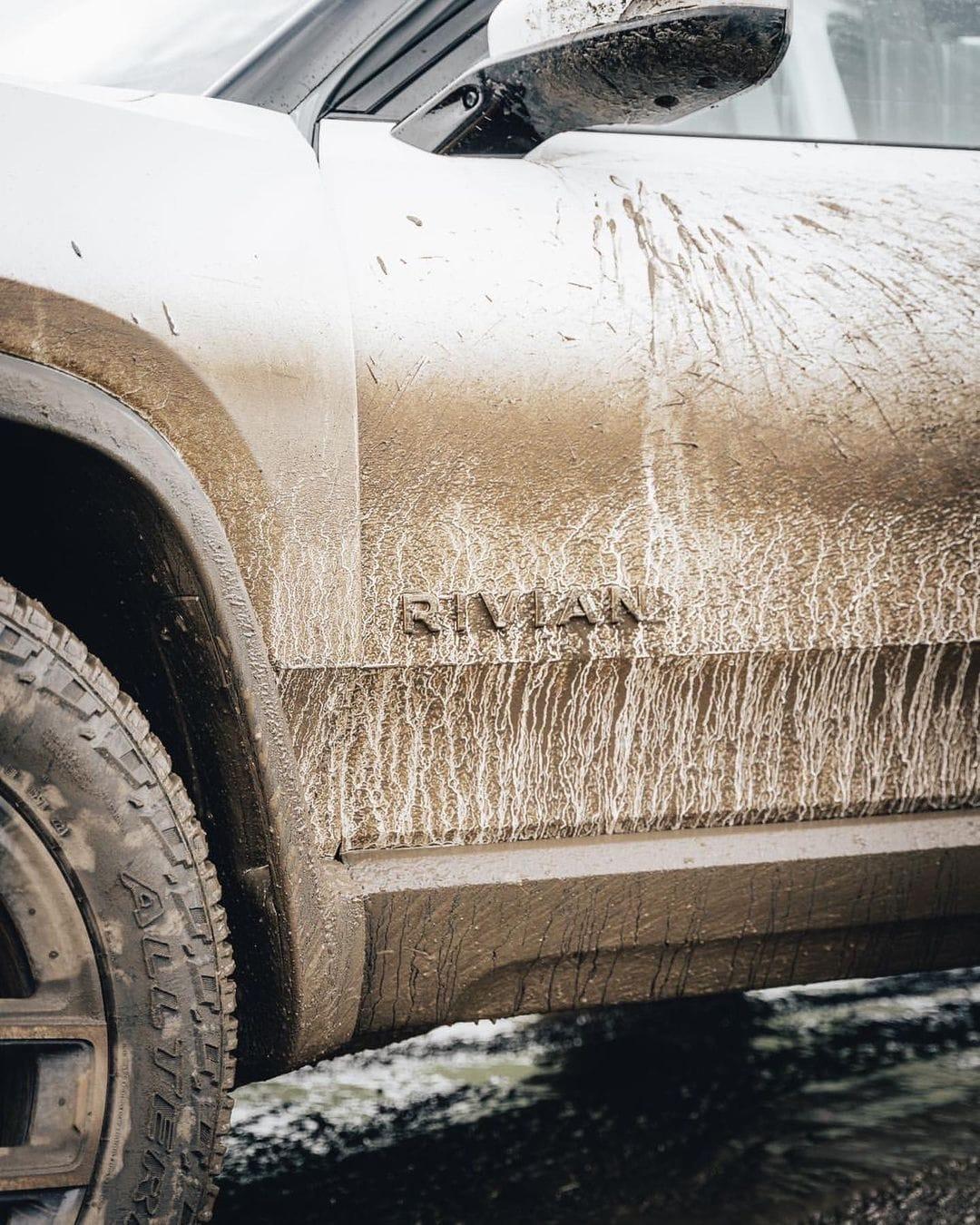 Rivian R1T R1S GLACIER WHITE R1T  Photos 260504347_670332771081443_7595763928169509795_n