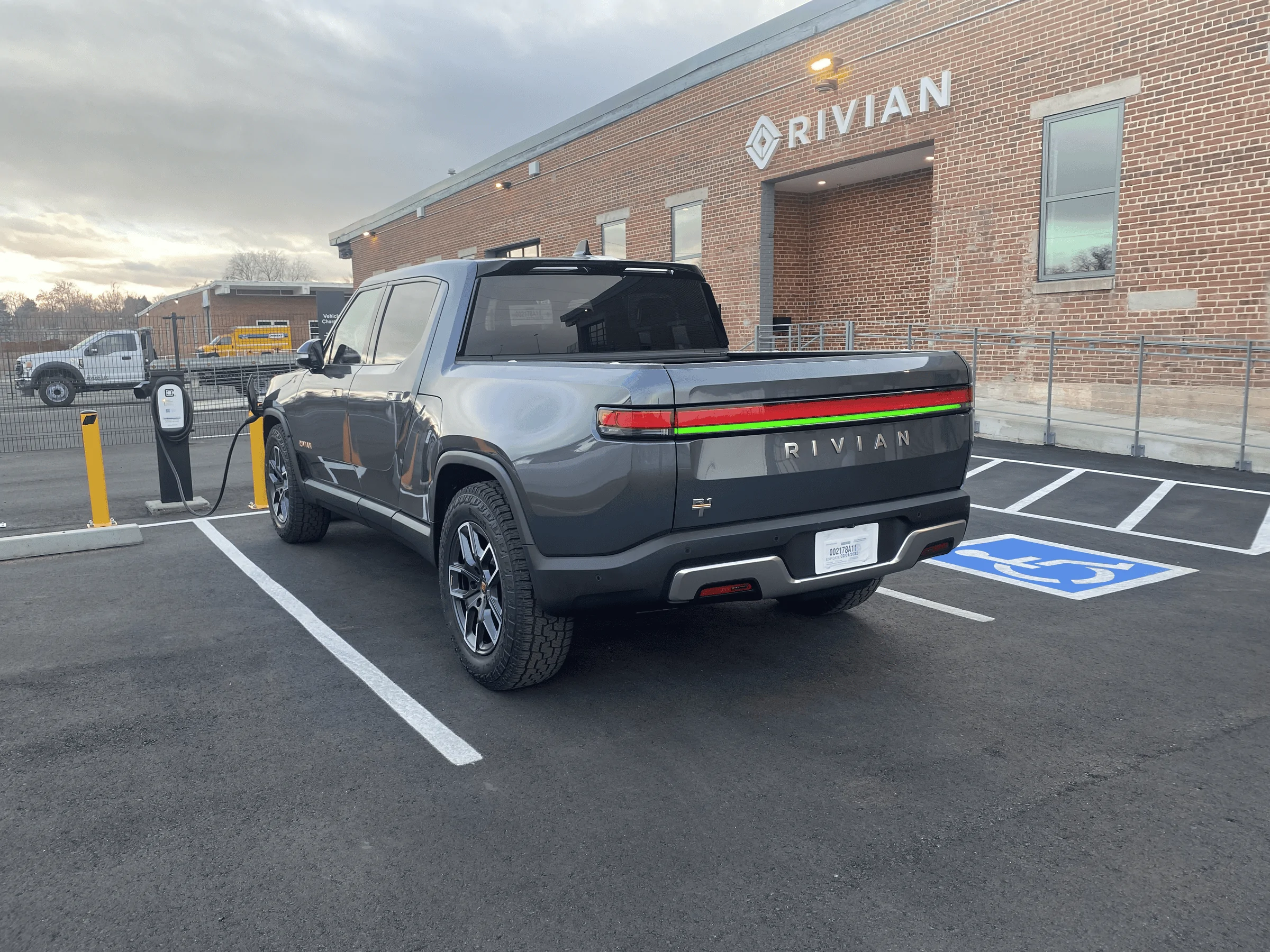 Rivian R1T R1S El CAP GRANITE Rivian Photos tempImage2UPqN9