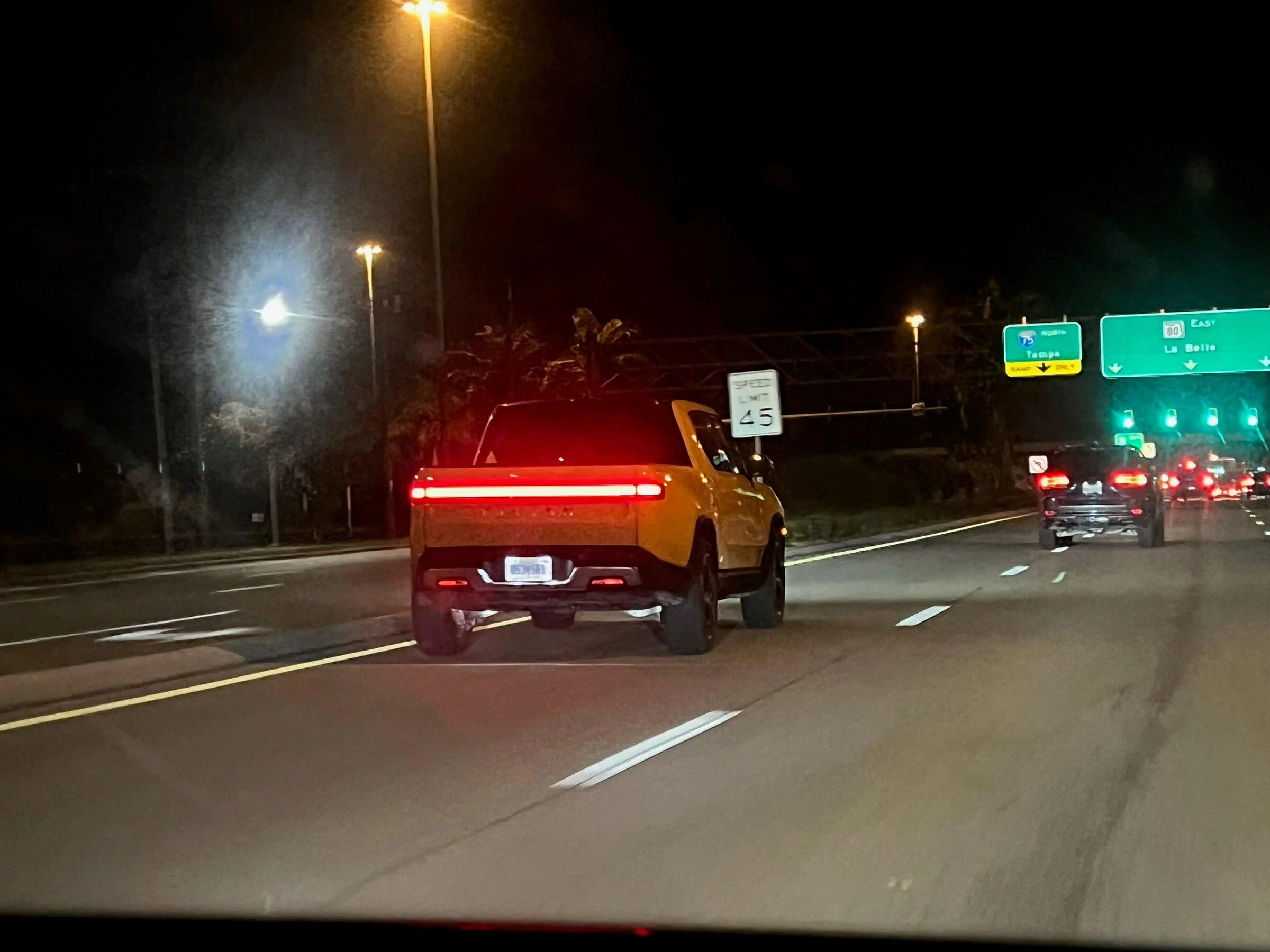 Rivian R1T R1S COMPASS YELLOW R1T Photos etzuzvr70q481