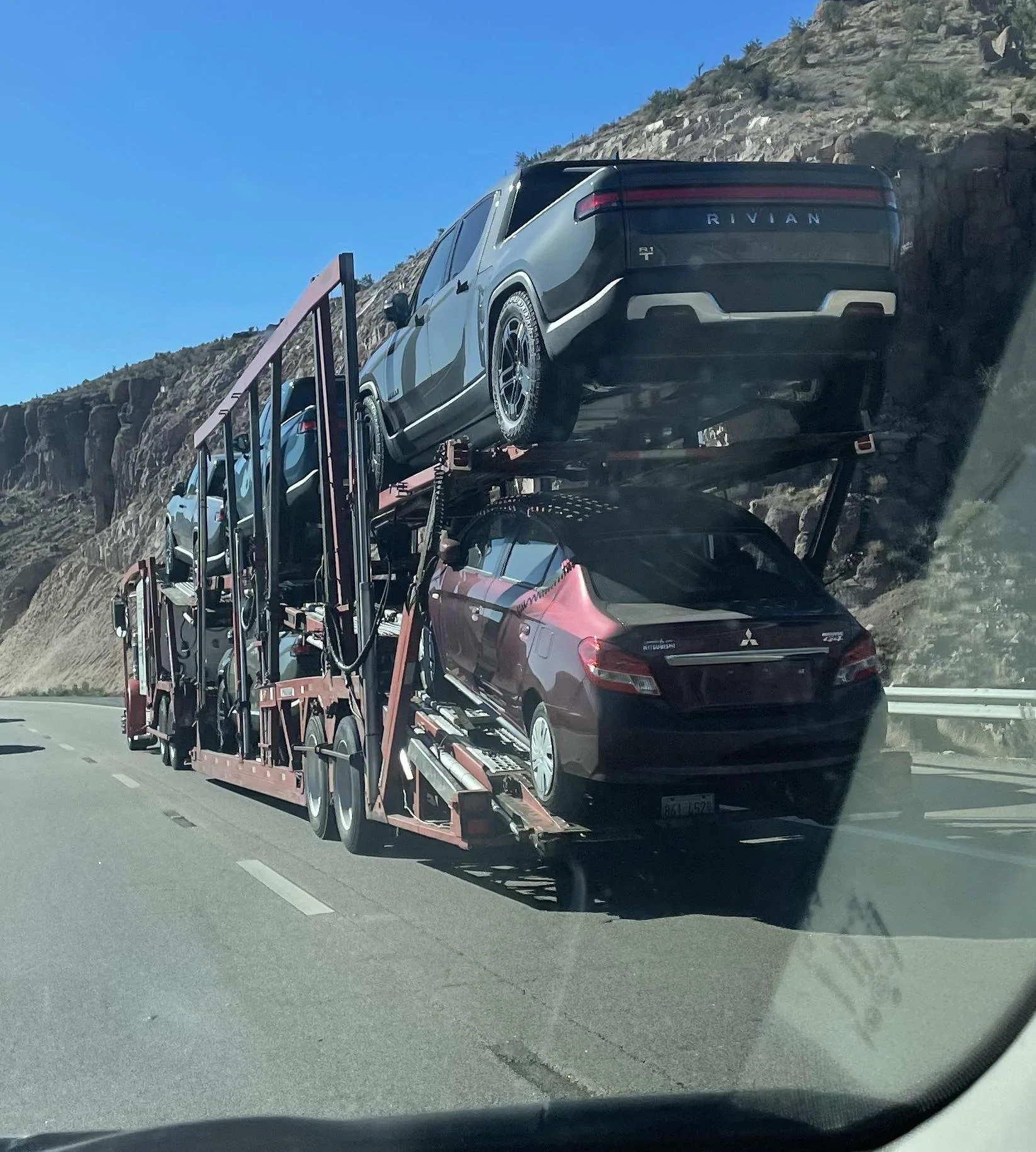 Rivian R1T R1S Real Rivian Photos & Videos l5x5g1qomy481
