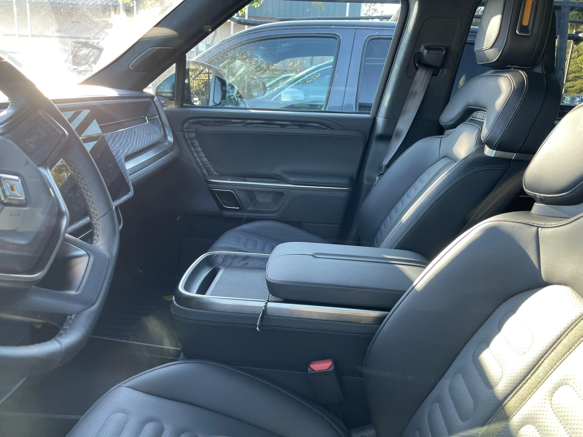 Rivian R1T R1S Real Rivian Photos & Videos 9675F8DD-9AB3-4FD0-9CFD-CAD7AB9DE468