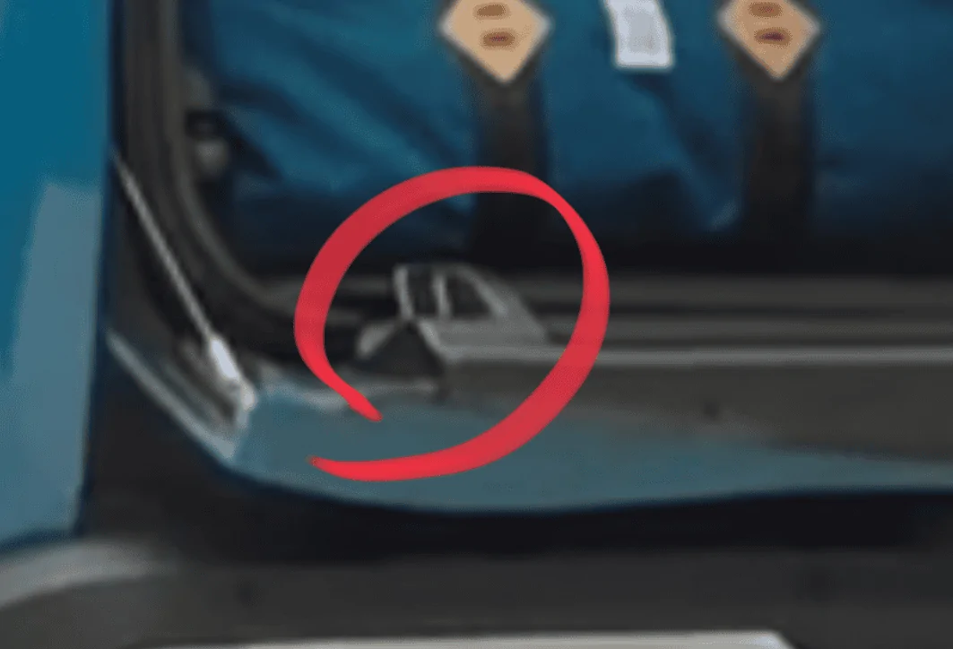 Rivian R1T R1S Does R1S have rear roof flow control air channel like R1T? 1639494694982