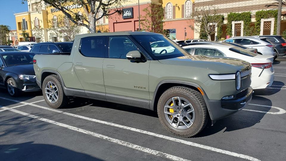 Rivian R1T R1S LAUNCH GREEN R1T Photos 266408524_10220254017051913_5954560642738517231_n