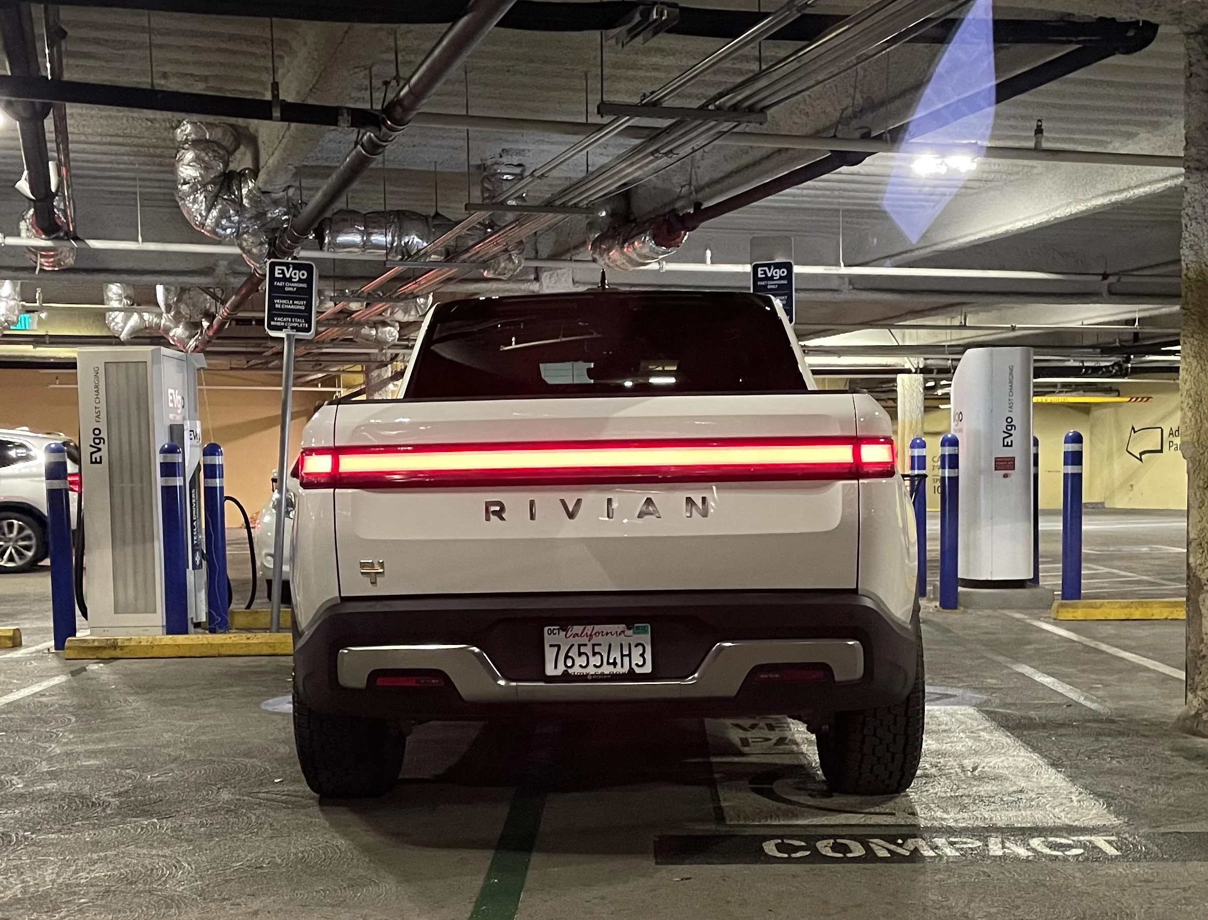 Rivian R1T R1S GLACIER WHITE R1T  Photos R1T - Los Altos