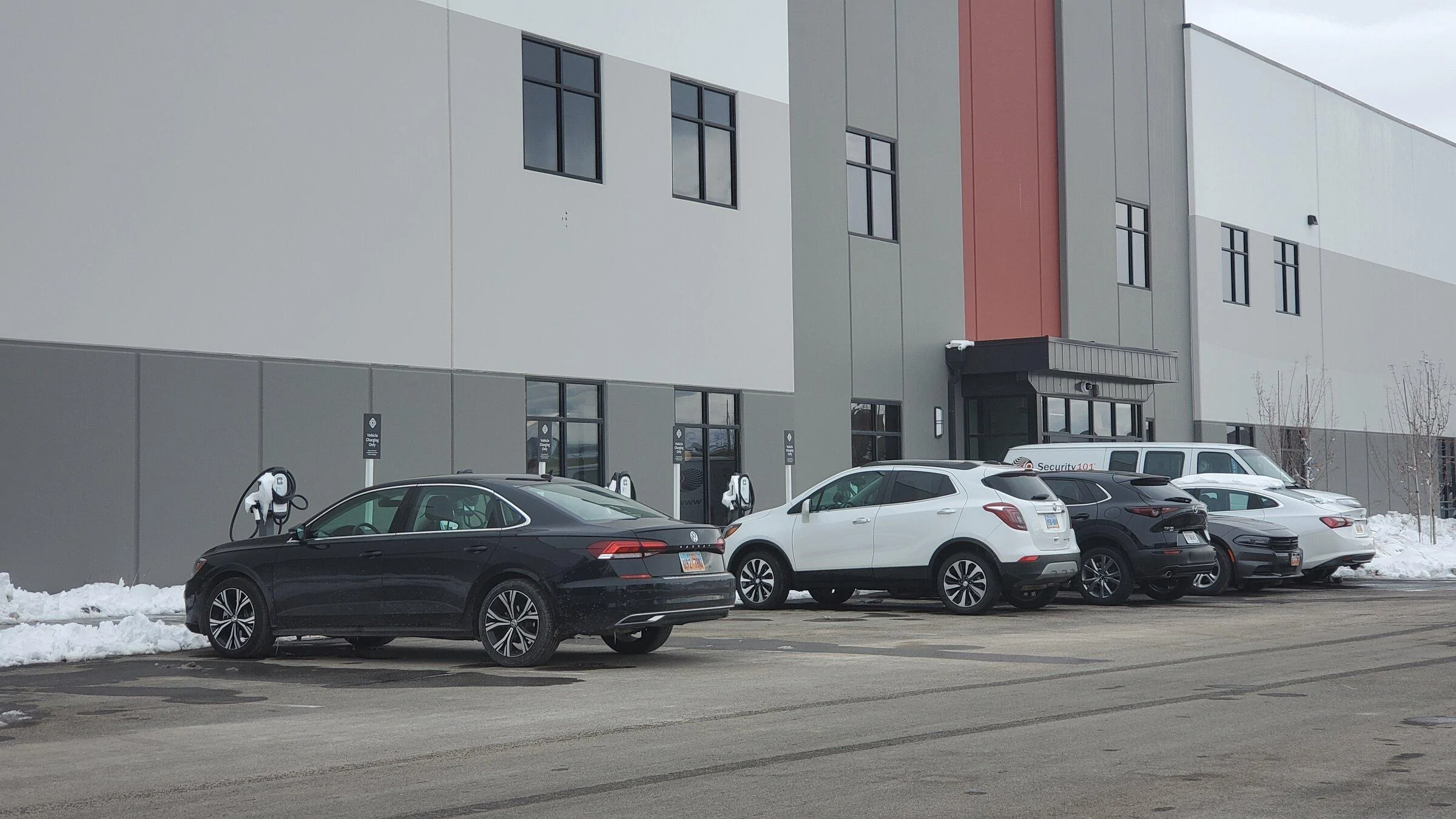 Rivian R1T R1S Rivian Service Centers / Retail Locations List / Other Facilities (Pics & Updates) 20211216_133717