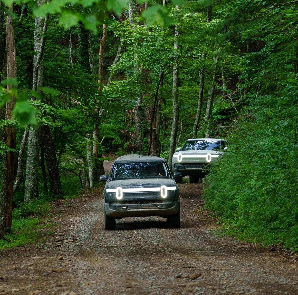 Rivian R1T R1S LAUNCH GREEN R1T Photos Rivian R1T forest green vs launch green 