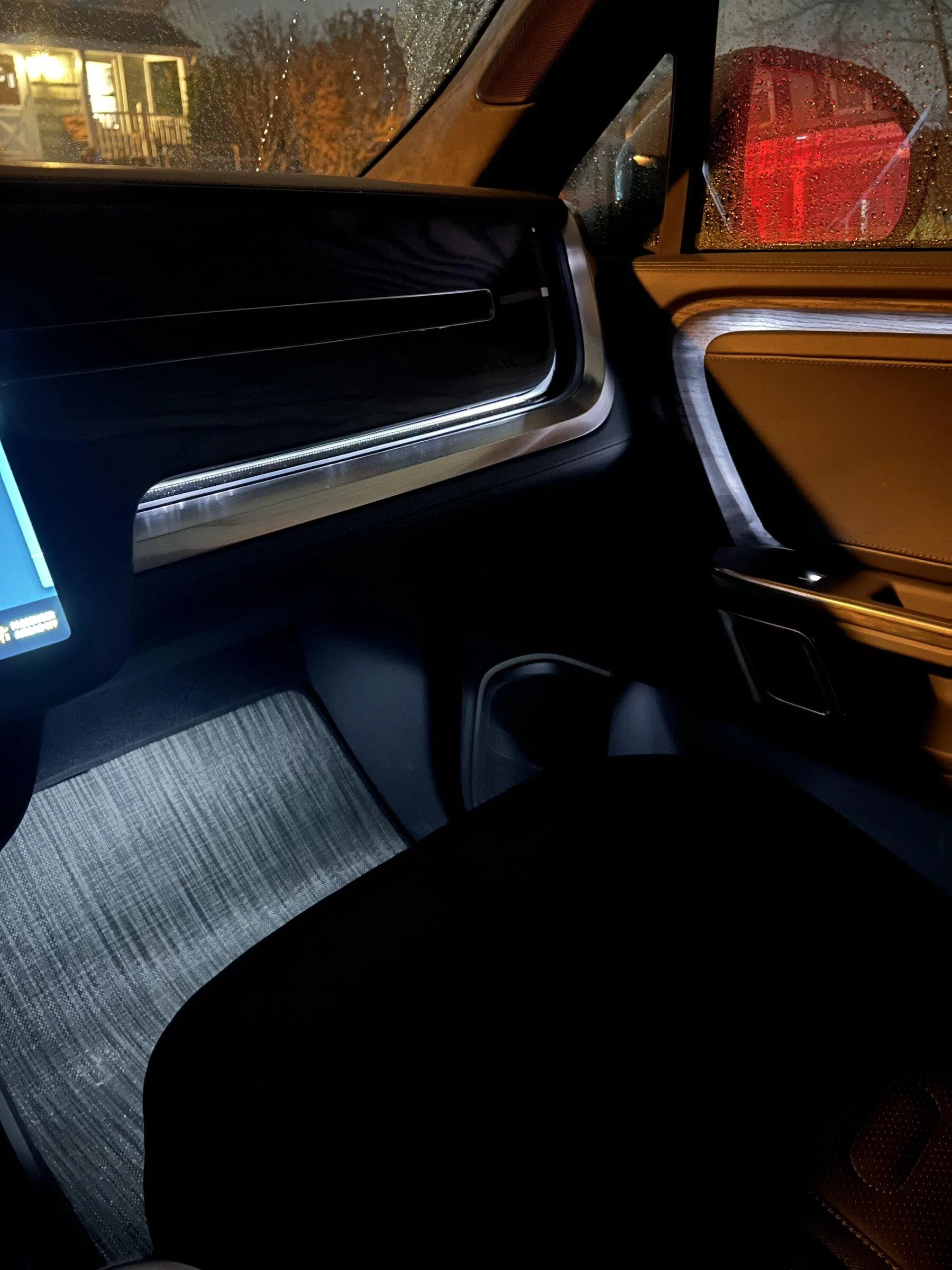 Rivian R1T R1S ? First non-Rivian employee delivery - to owner in NYC!! [Updated with Owner's Q&A, Info, Feedback] 9844E3B1-EBAF-41AF-98FD-5E42C601CAB0