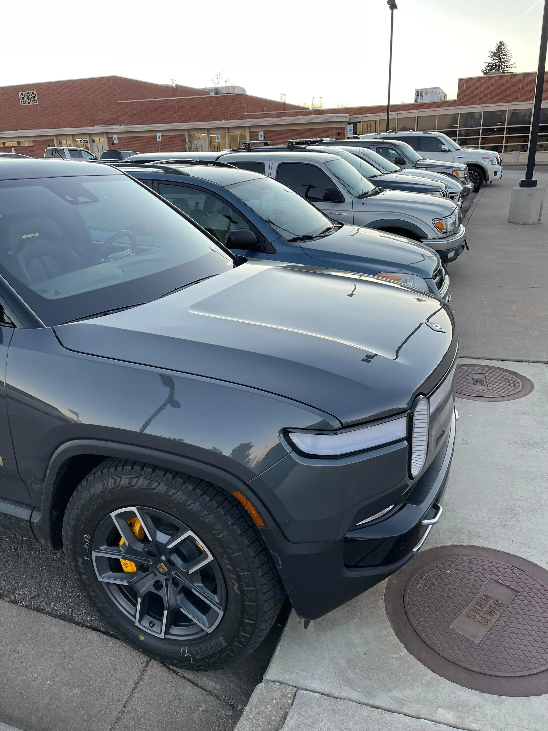 Rivian R1T R1S El CAP GRANITE Rivian Photos xn7jkbsaok681