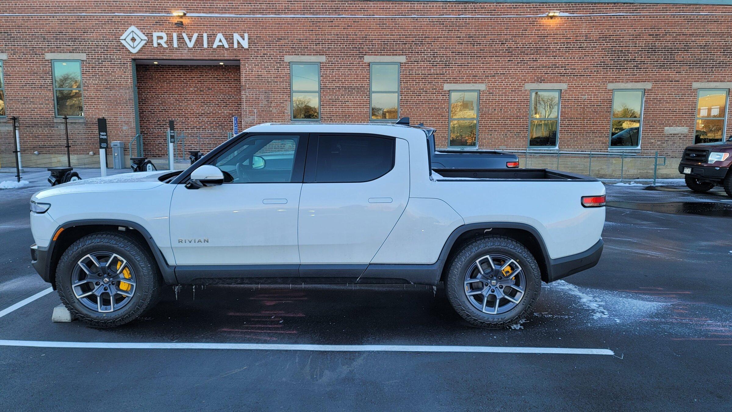 Rivian R1T R1S Pics: Denver Rivian Service Center w/ Interior Photos 20211210_160001
