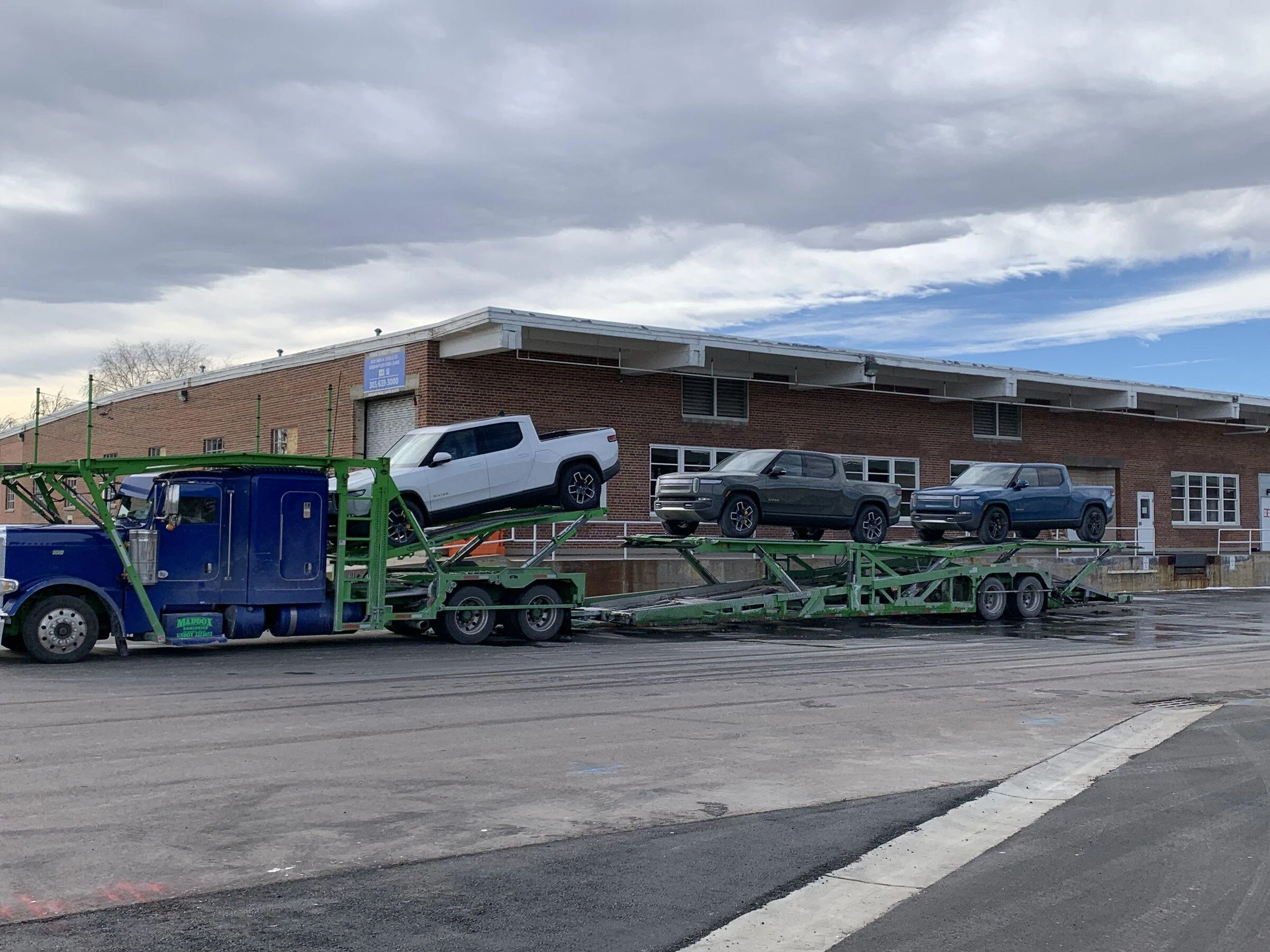 Rivian R1T R1S Pics: Denver Rivian Service Center w/ Interior Photos 4a639bef-5cca-4c90-8fa2-c46f83154f9b-jpeg