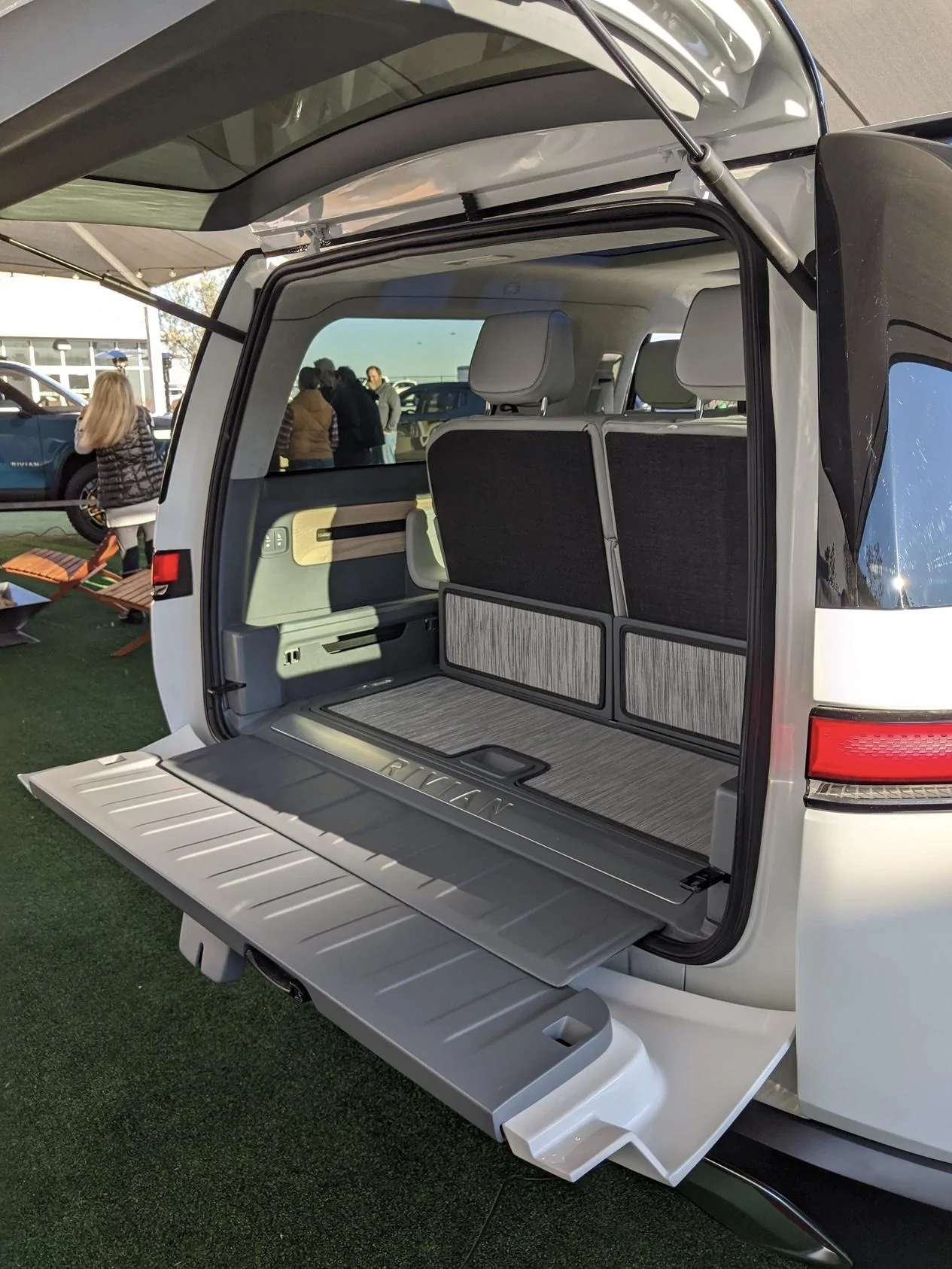 Rivian R1T R1S Rivian: “We made our first R1S deliveries last week to RJ and our CFO Claire” 76040BA4-2C63-41F0-AC7D-B1F764223083