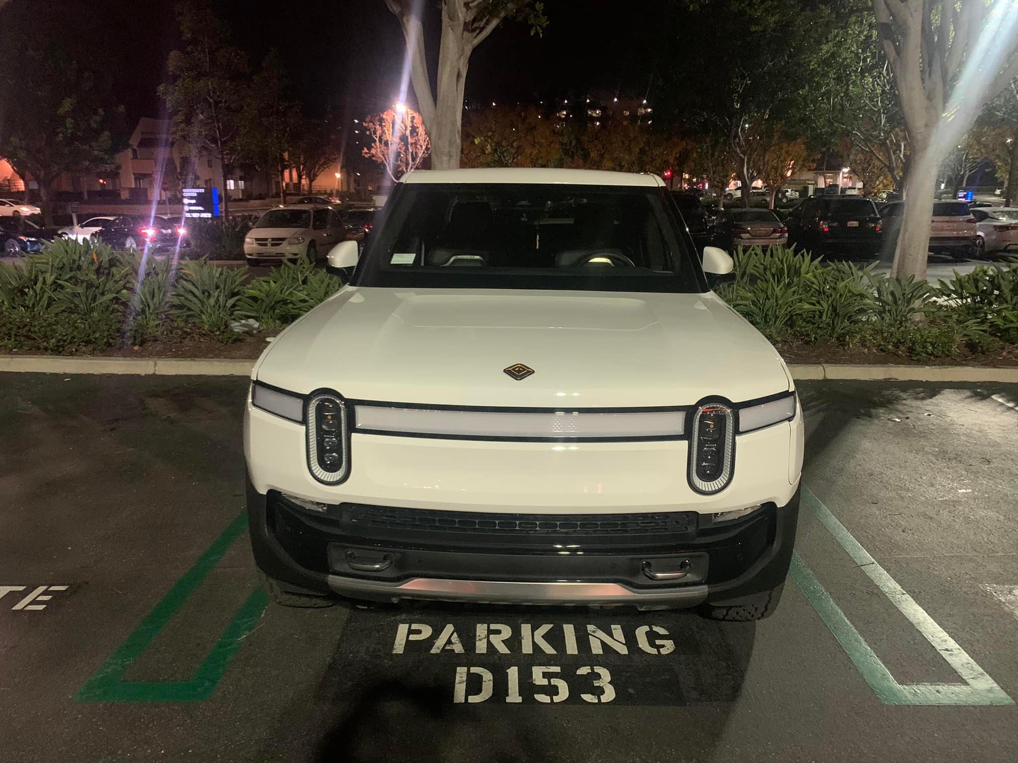 Rivian R1T R1S GLACIER WHITE R1T  Photos 269826151_2968810980113780_8047498854816978287_n