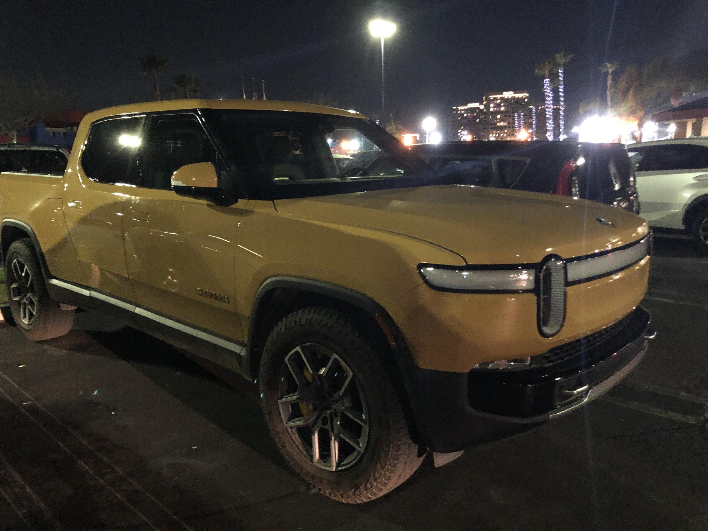 Rivian R1T R1S COMPASS YELLOW R1T Photos 2F7C831E-411F-4539-A921-952F2302E6AE