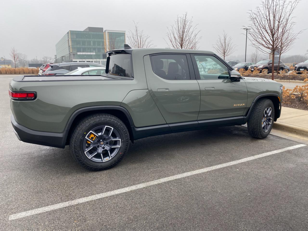 Rivian R1T R1S LAUNCH GREEN R1T Photos jlvcoj9mek781