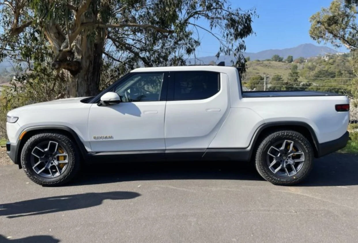 Rivian R1T R1S Real Rivian Photos & Videos 268B68D7-5878-4FE1-9C69-CA5444D2C38C
