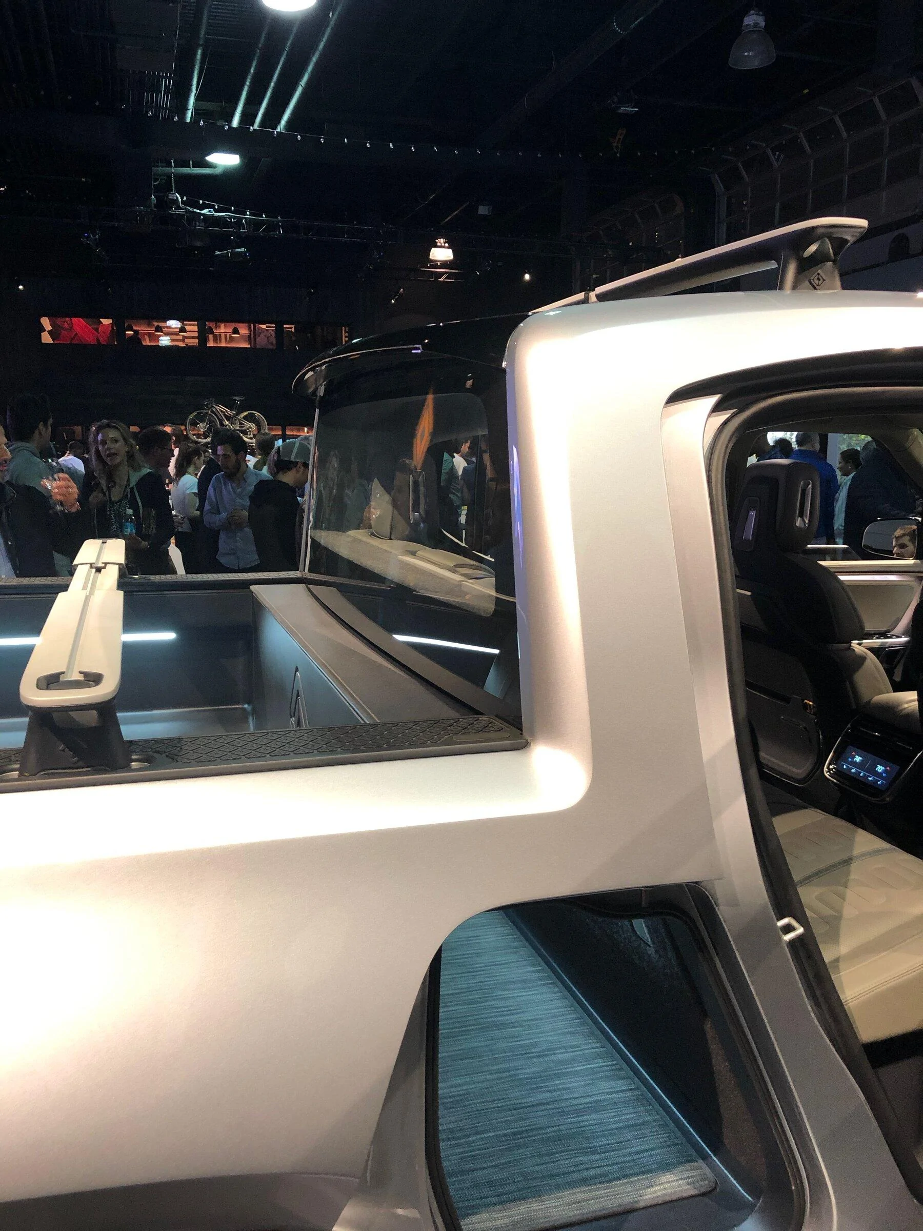 Rivian R1T R1S Anyone prefer a third party bed cover tonneau / canopy? IMG_2135