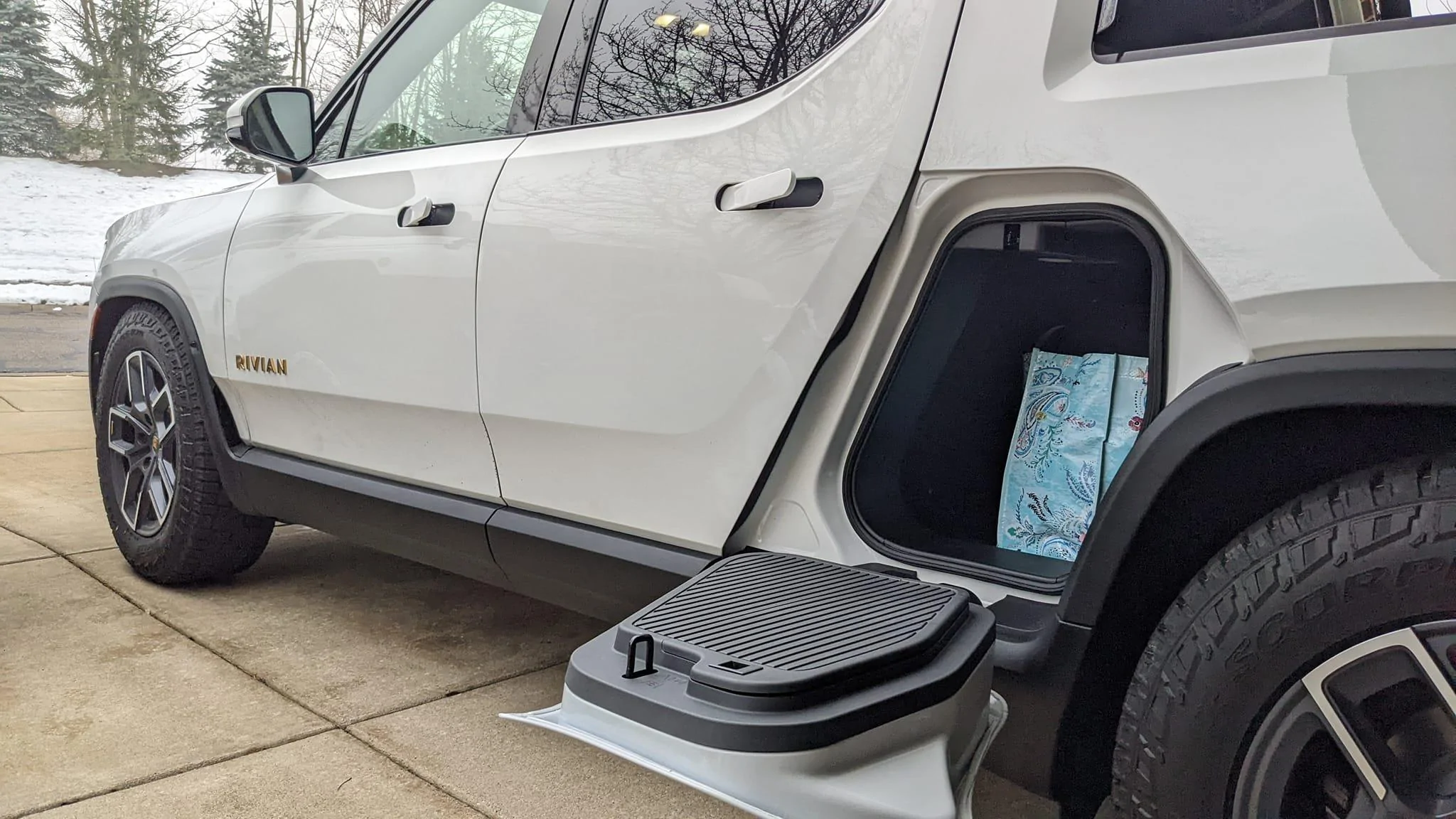 Rivian R1T R1S GLACIER WHITE R1T  Photos 269962515_1969705733207102_4498545327652663772_n