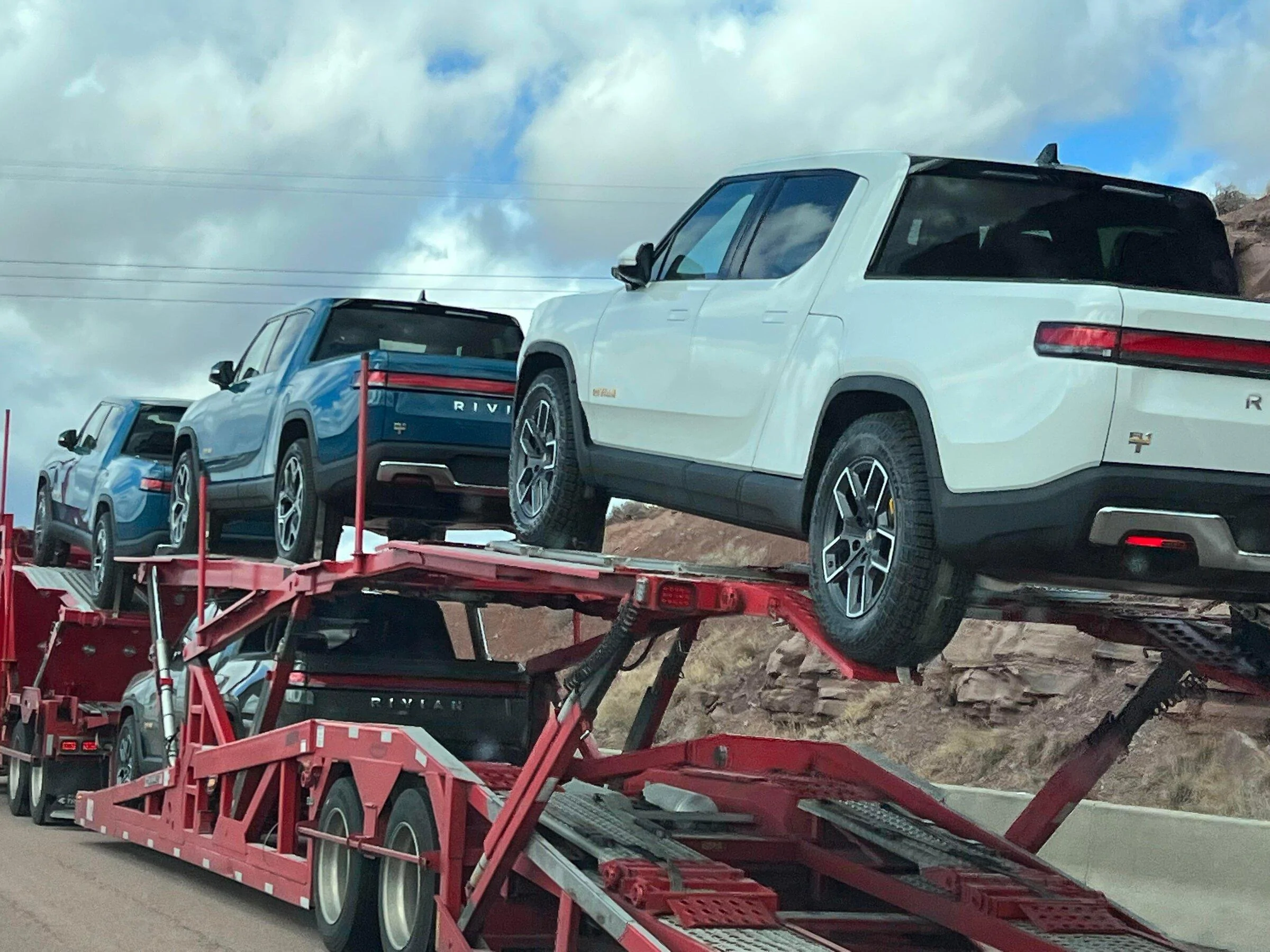 Rivian R1T R1S Real Rivian Photos & Videos wwzlvjdayx781