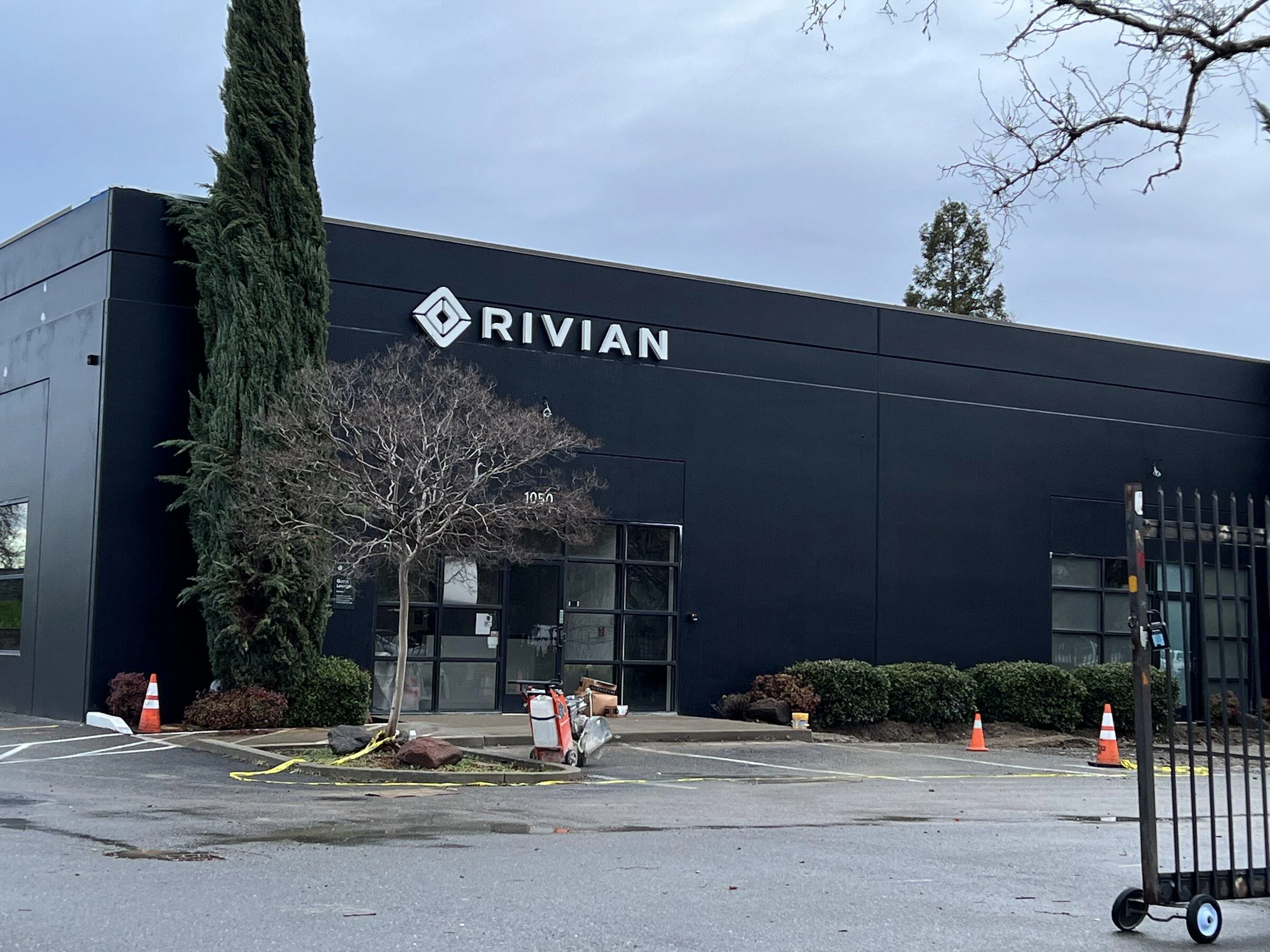 Rivian R1T R1S Sacramento Rivian Sales/Service Center 7BB7AF44-814E-4654-9E3A-A51C20484CBB