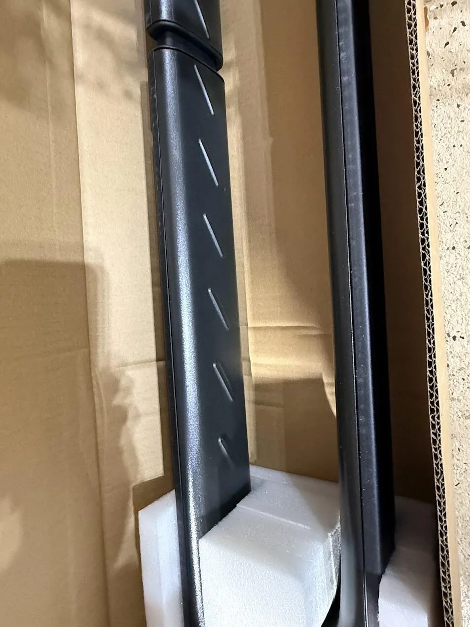Rivian R1T R1S OEM Dark Cargo Crossbars - New In Box 1737075307782-gk