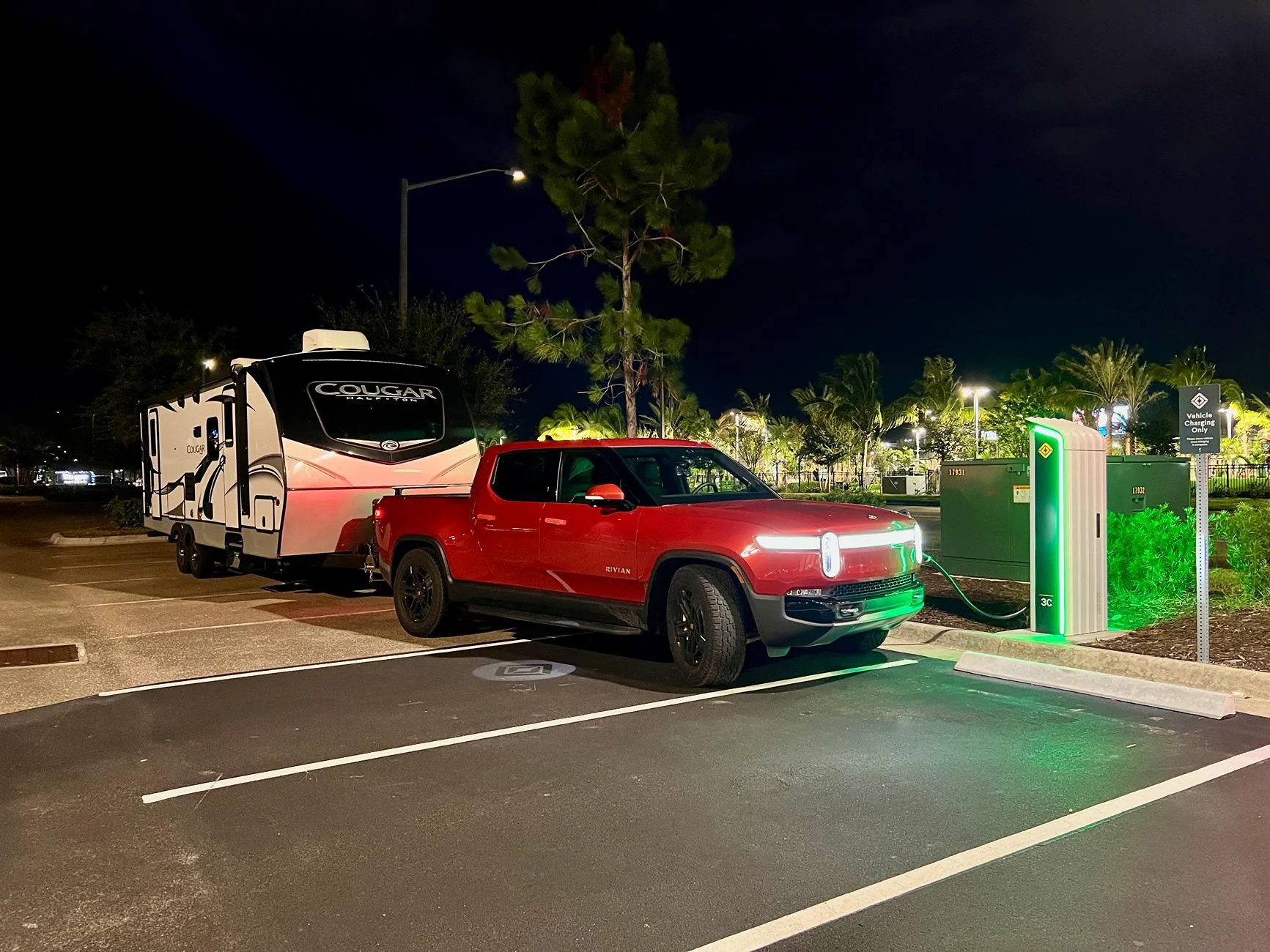 Rivian R1T R1S Dual motor R1T vibrate/grind on acceleration. Rivian Towing Daytona