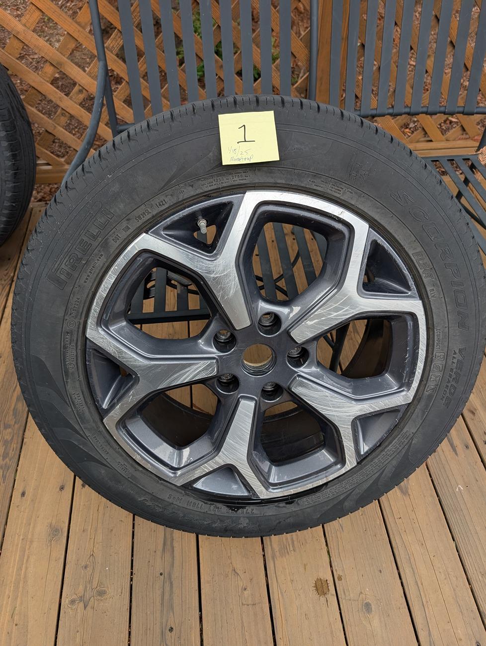 Rivian R1T R1S FS: 2 x 21" wheels w/ TPMS & aero covers PXL_20250118_174134554