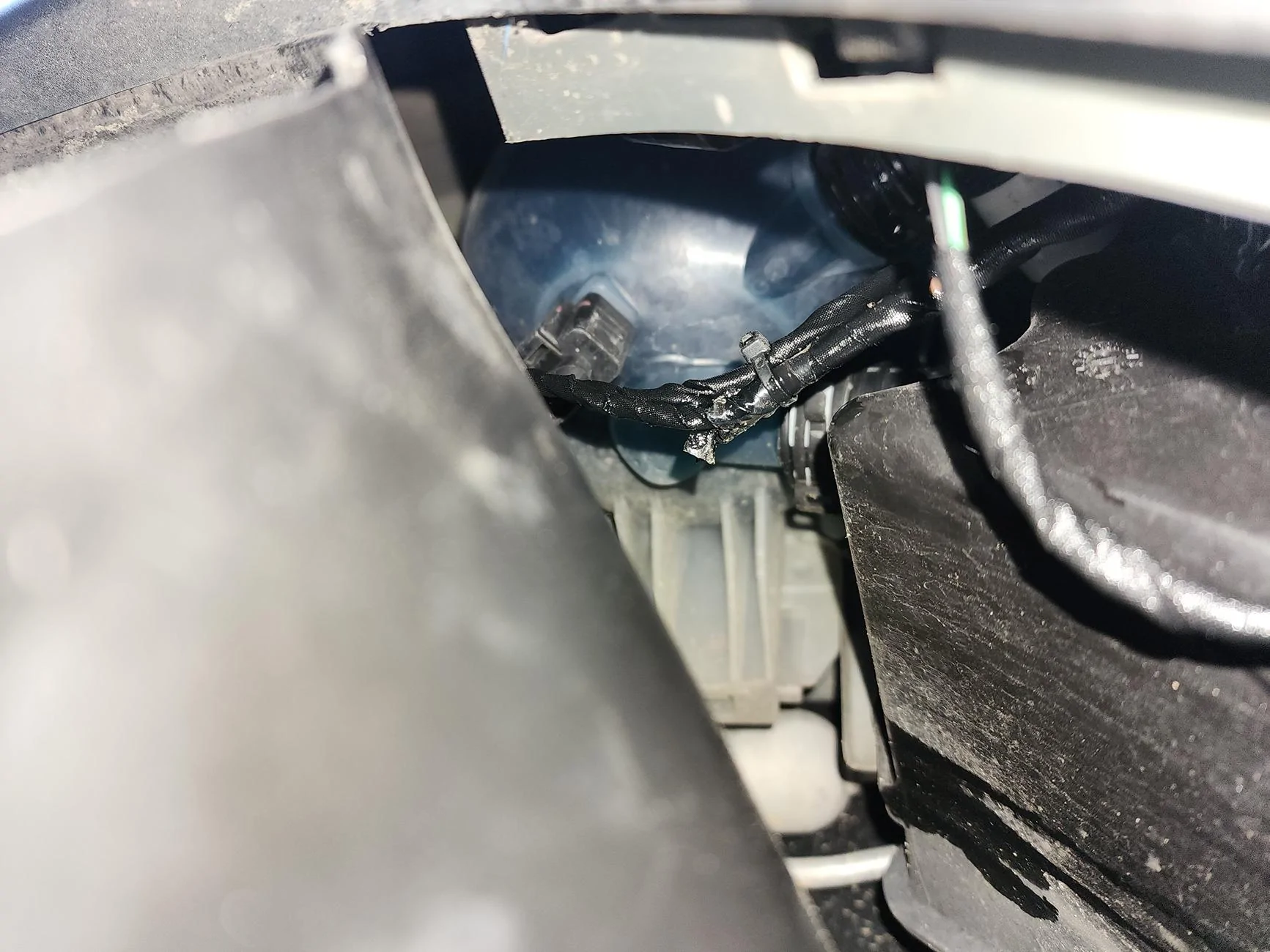 Rivian R1T R1S ? Blue fluid from front wheel well 20250122_175207