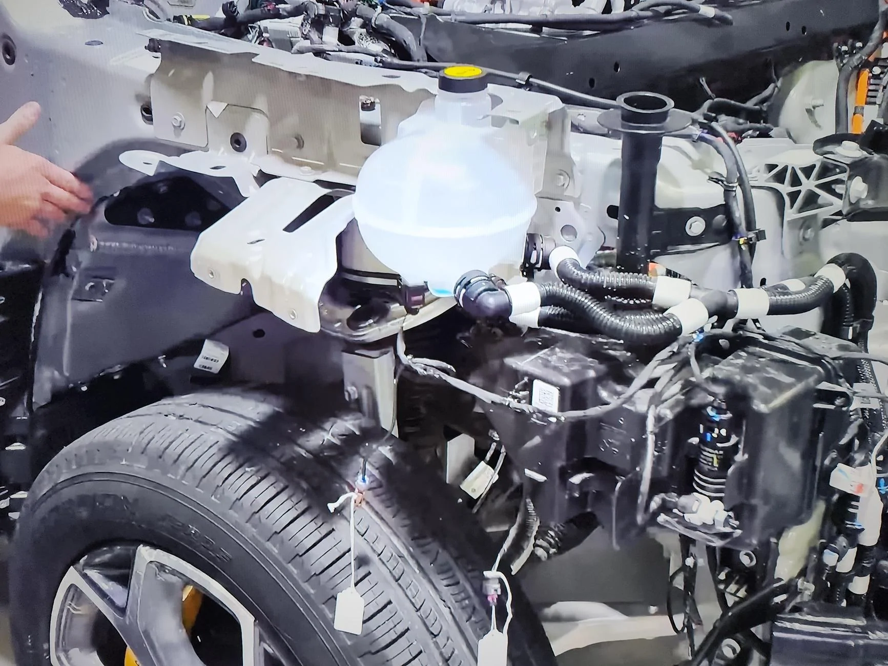 Rivian R1T R1S ? Blue fluid from front wheel well 20250122_190227
