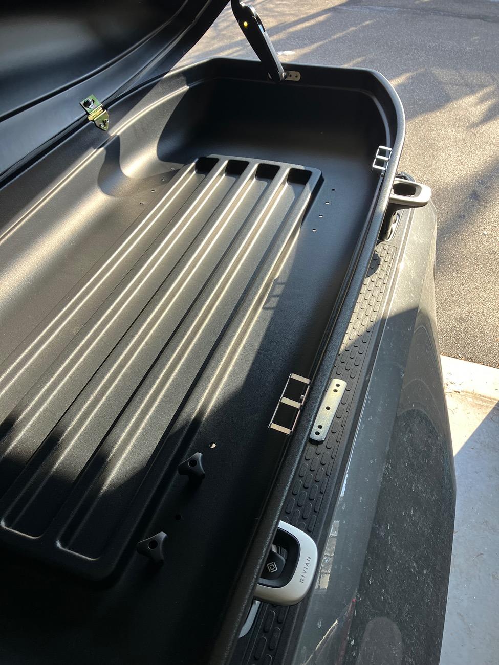 Rivian R1T R1S Cargo box that fits the bed length: Thule Sidekick IMG_1031