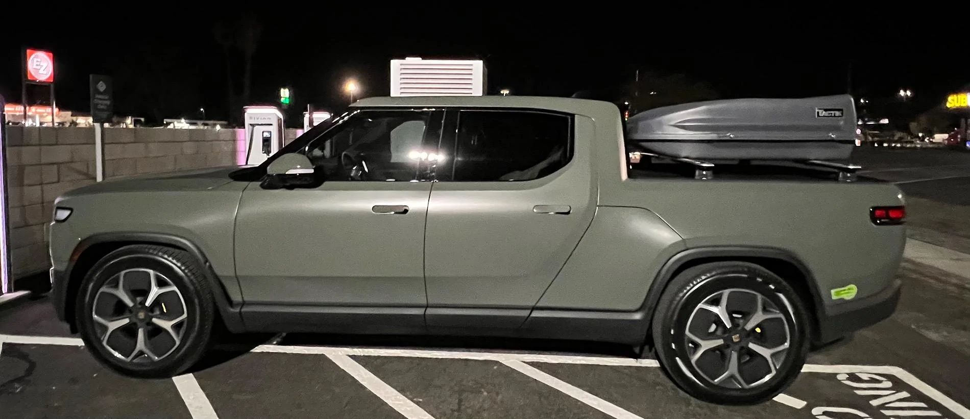 Rivian R1T R1S Cargo box that fits the bed length: Thule Sidekick 32205